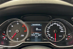 punainen Audi A4 2015 kuva 19.