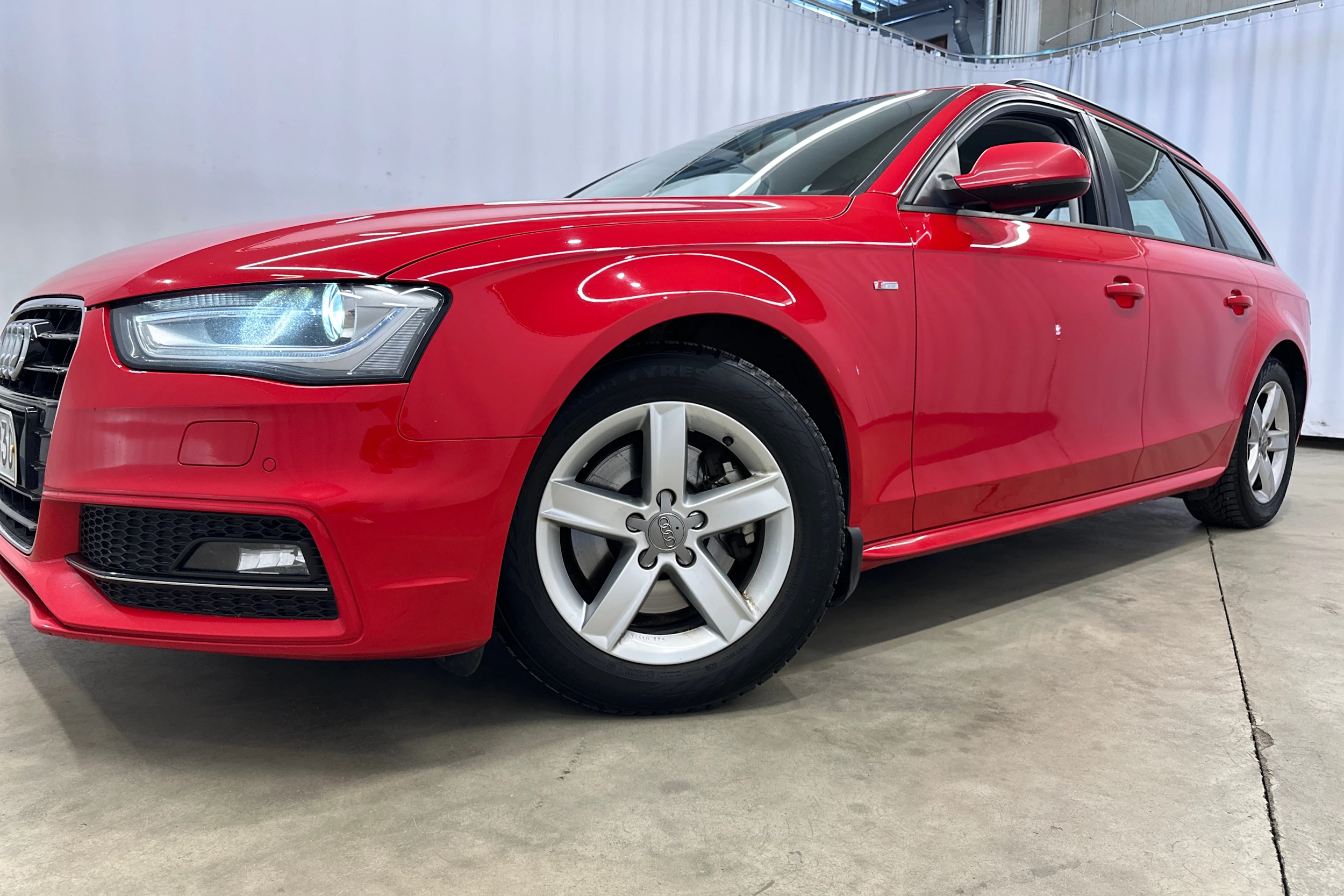 punainen Audi A4 2015 kuva 27.