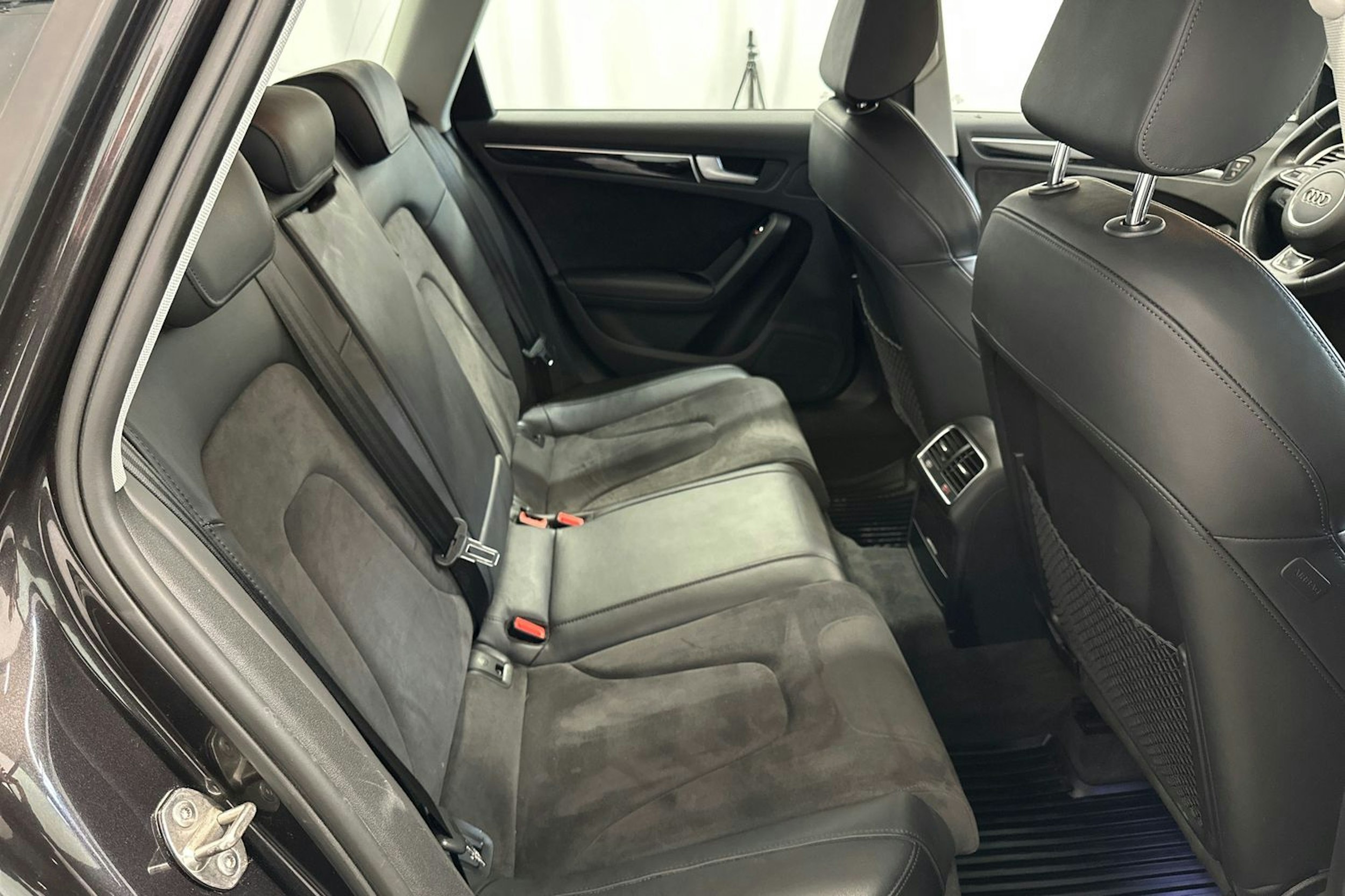 harmaa Audi A4 2015 kuva 13.