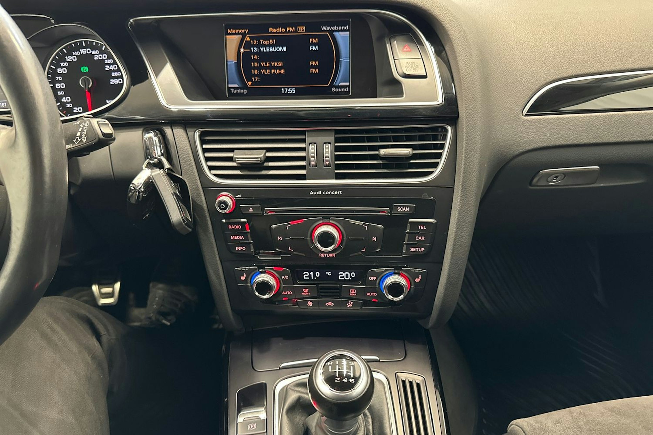 harmaa Audi A4 2015 kuva 16.