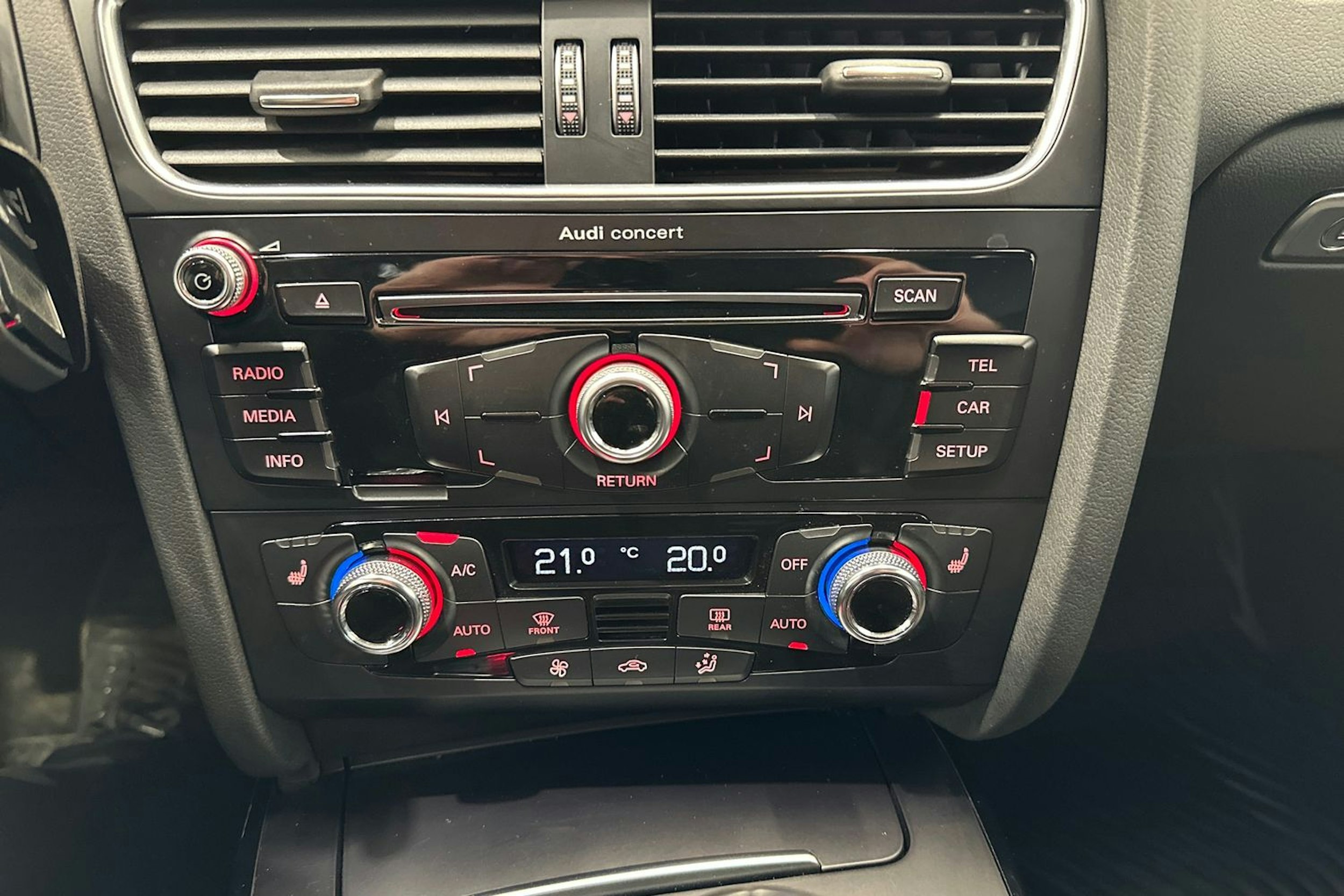 harmaa Audi A4 2015 kuva 19.