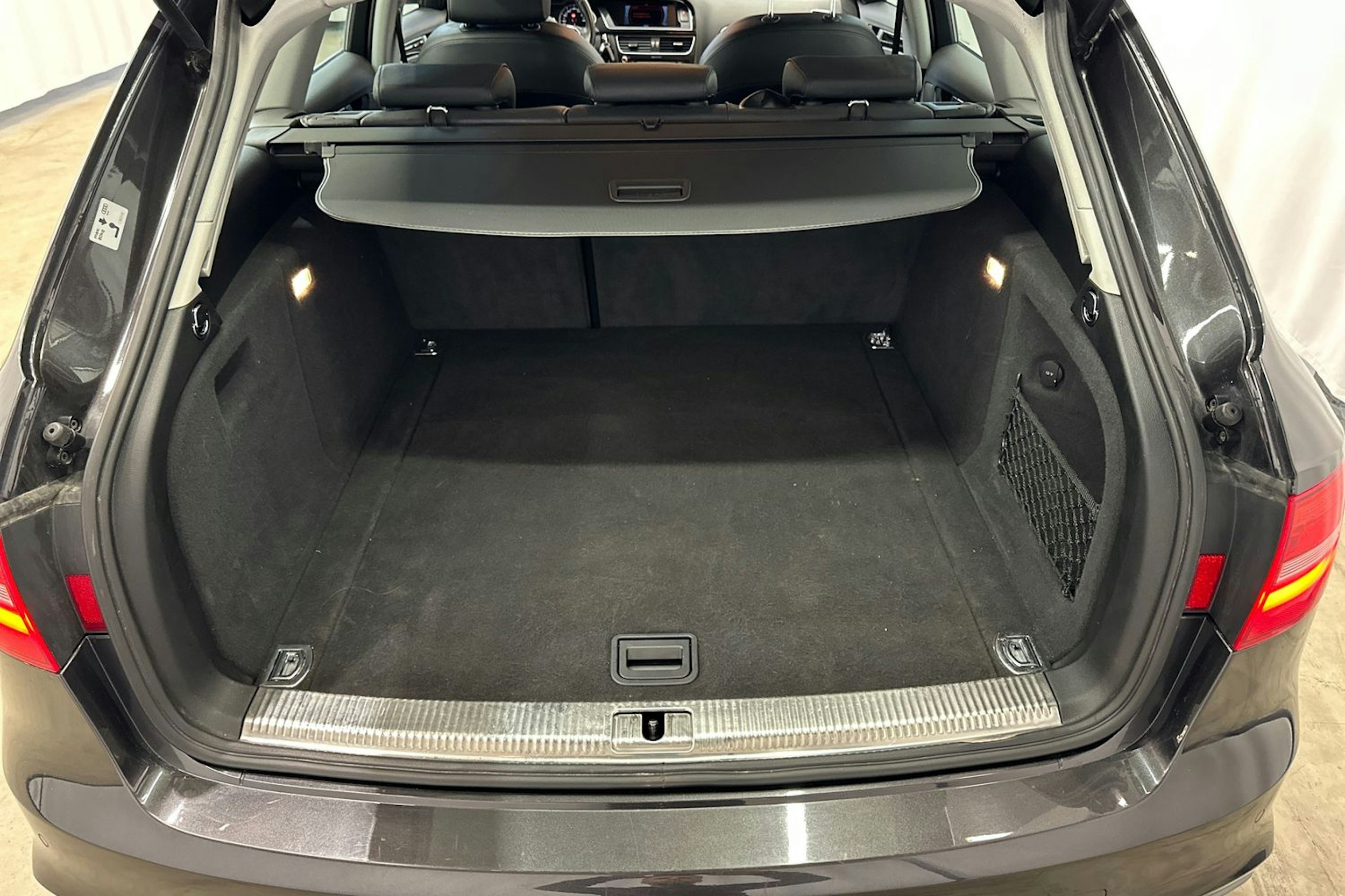 harmaa Audi A4 2015 kuva 22.