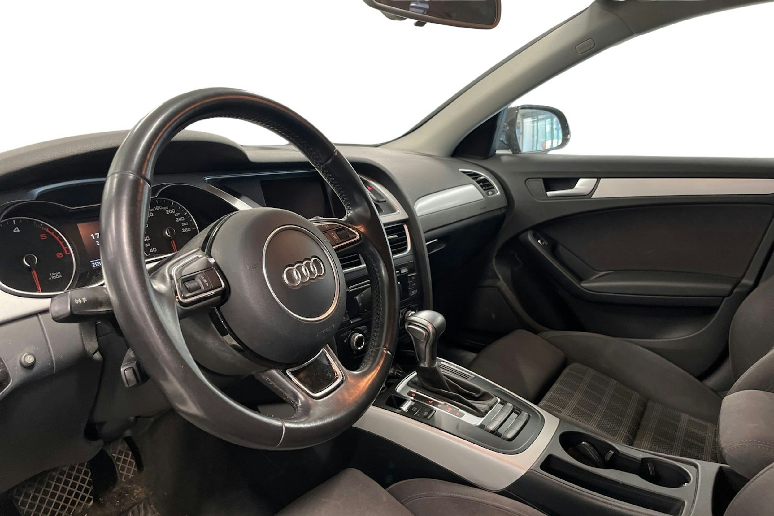 musta Audi A4 2015 kuva 3.