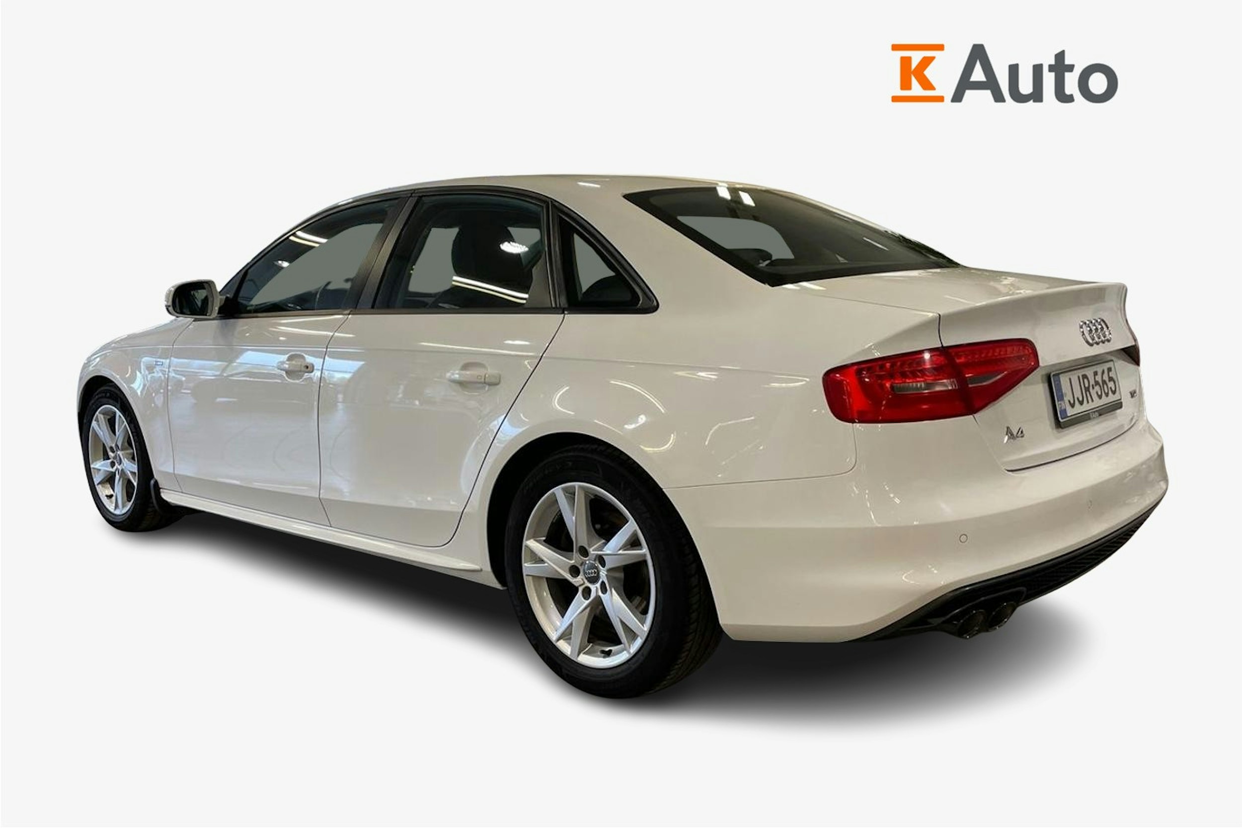 valkoinen Audi A4 2015 kuva 2.