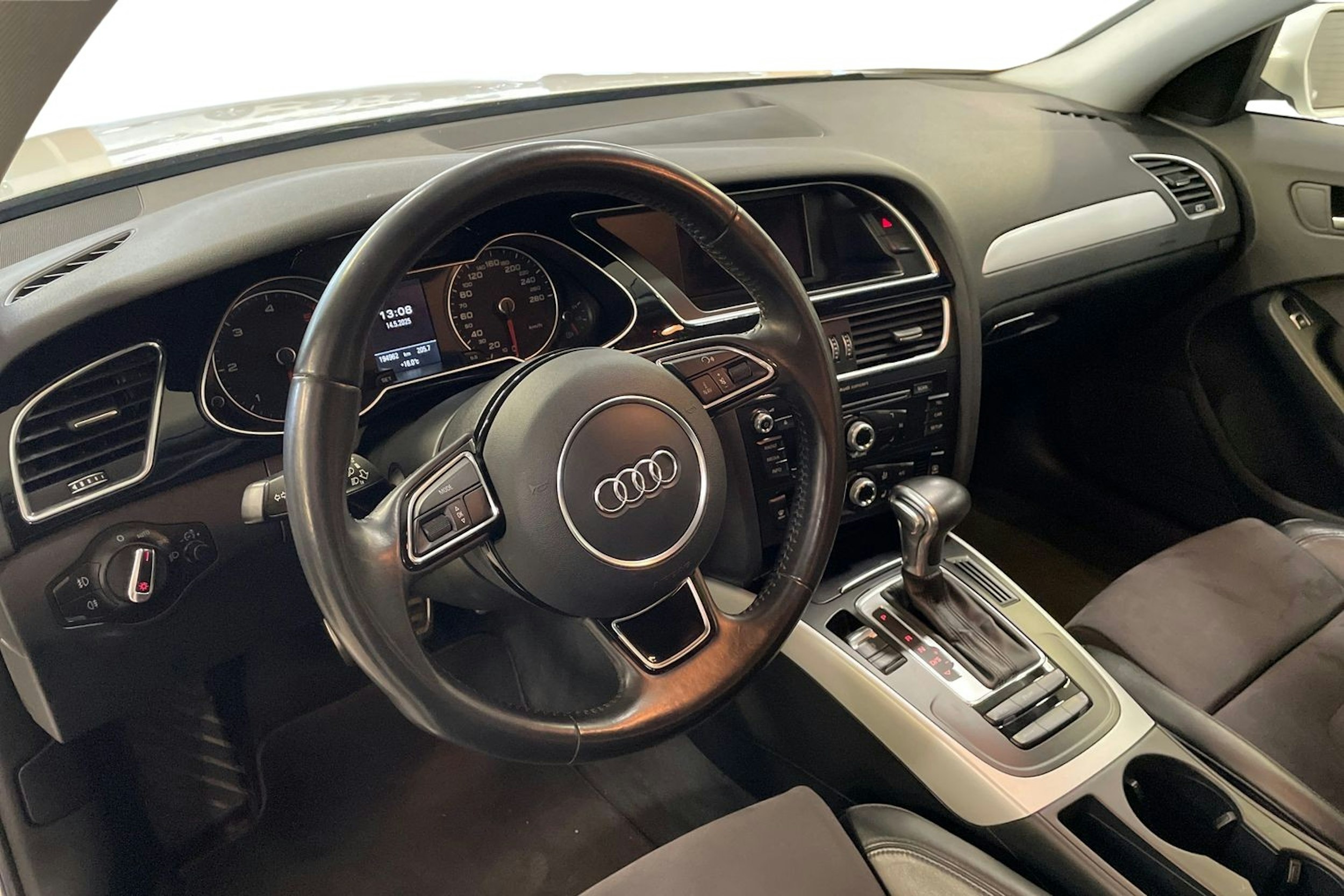 valkoinen Audi A4 2015 kuva 7.