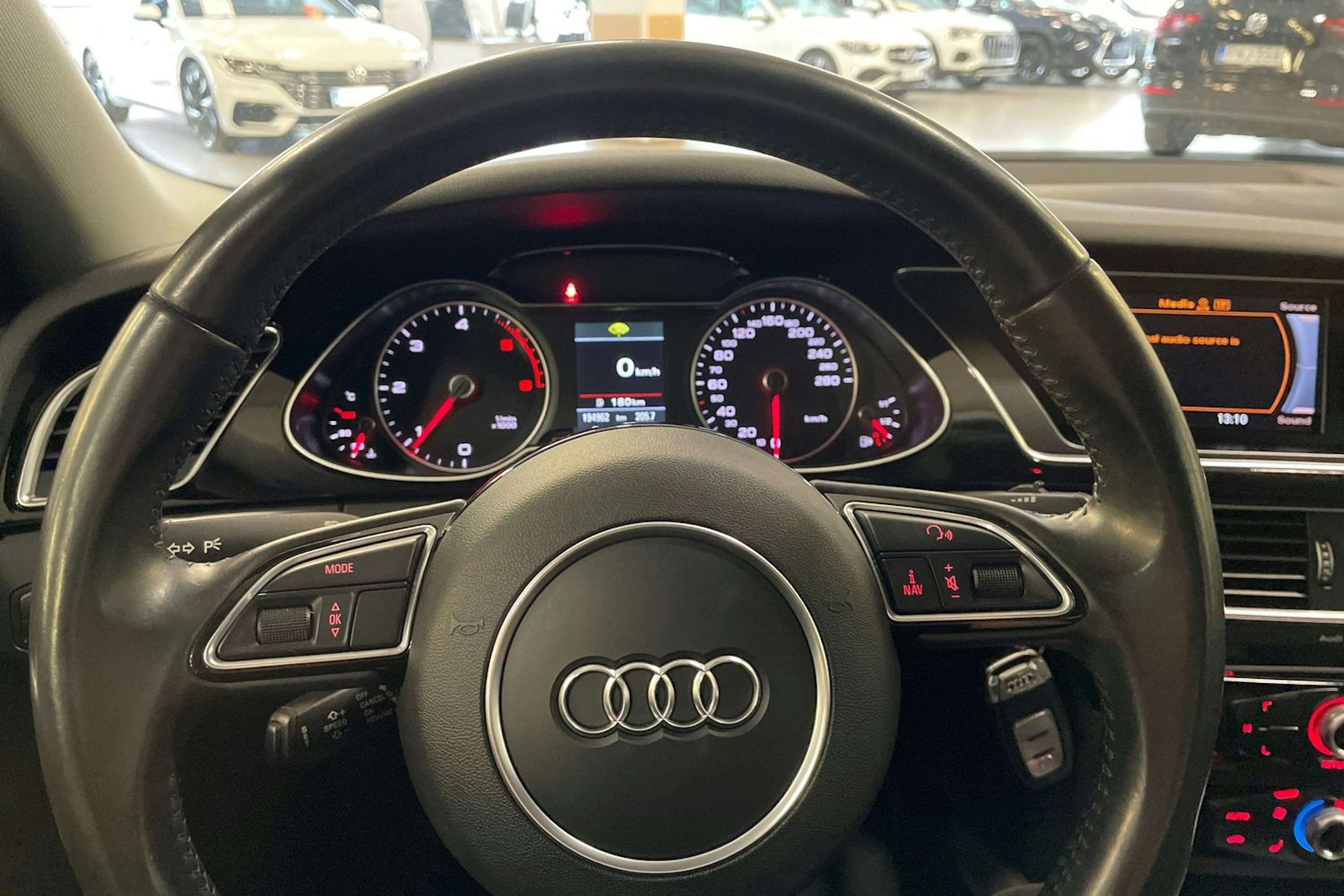 valkoinen Audi A4 2015 kuva 14.
