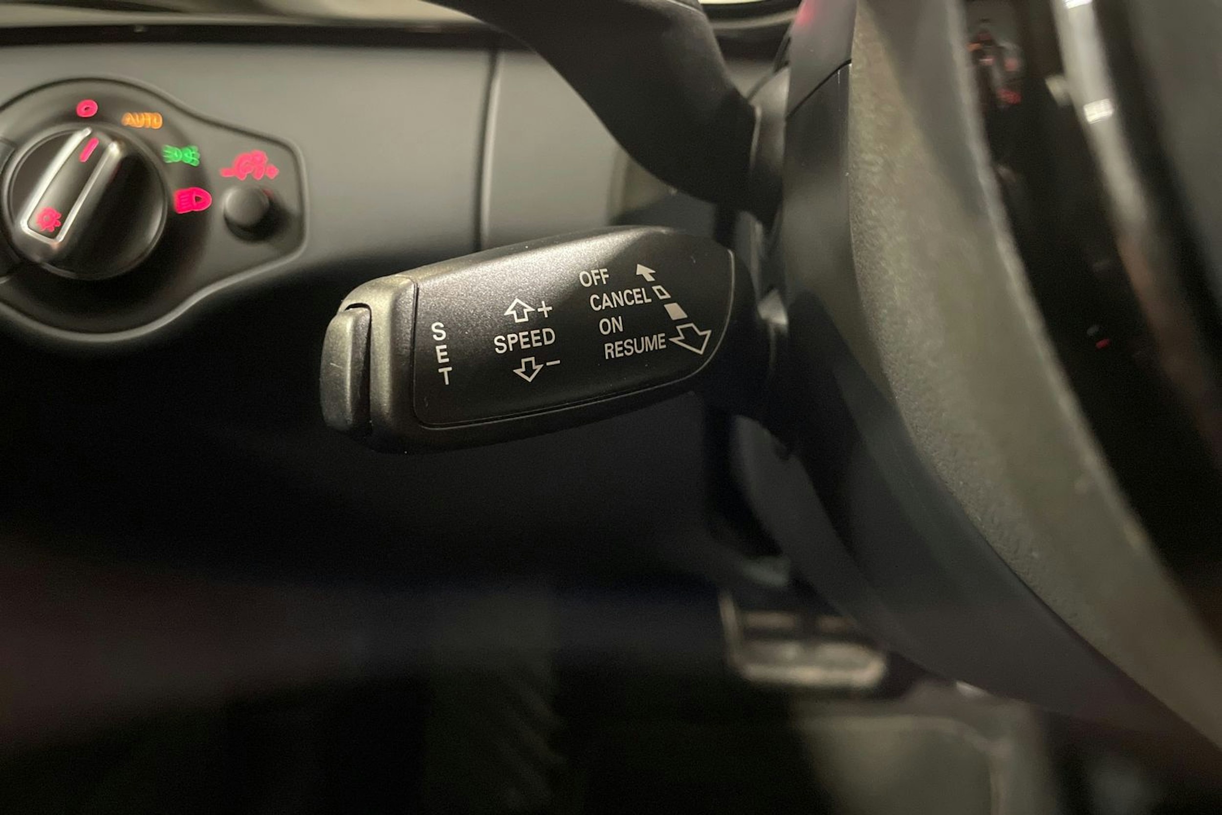 valkoinen Audi A4 2015 kuva 17.