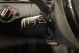 valkoinen Audi A4 2015 kuva 17.