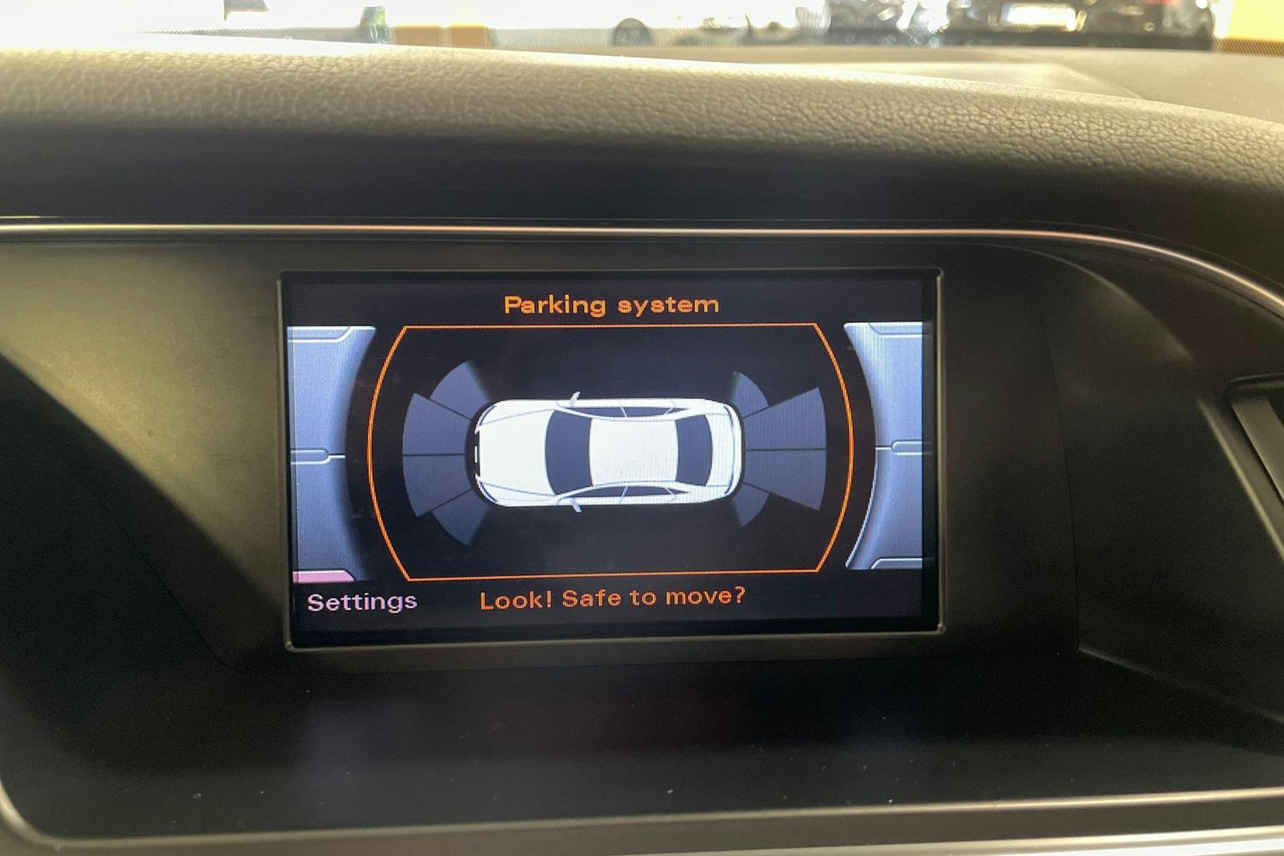 valkoinen Audi A4 2015 kuva 18.
