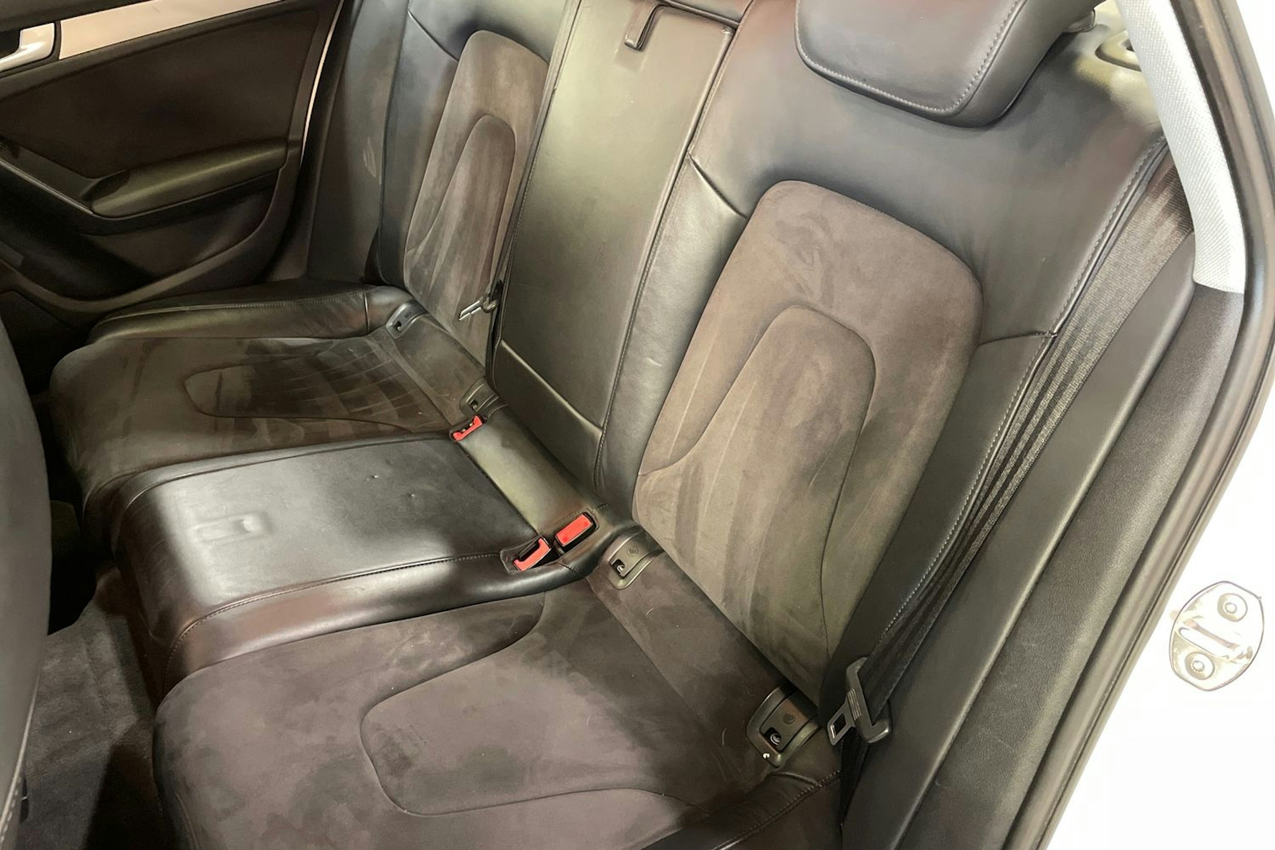 valkoinen Audi A4 2015 kuva 22.