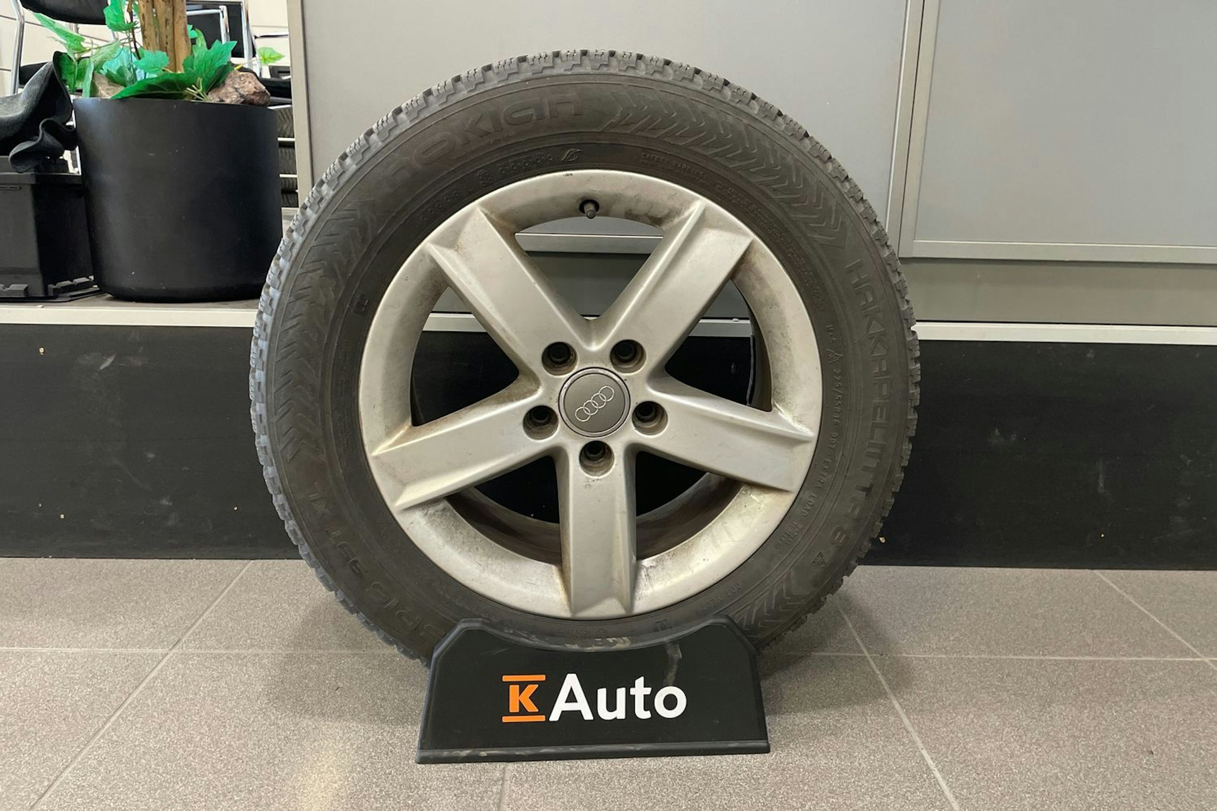 valkoinen Audi A4 2015 kuva 24.