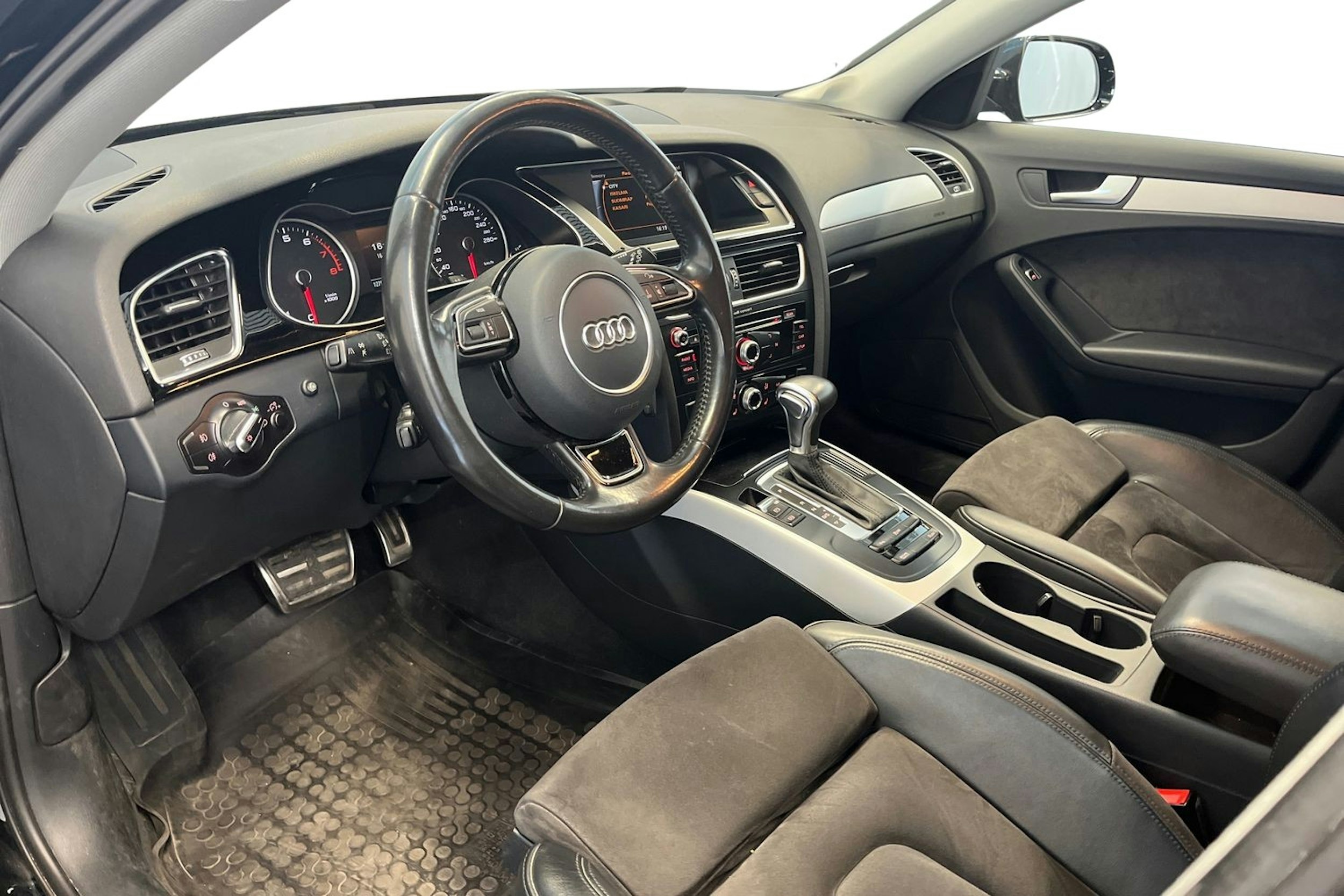 musta Audi A4 2015 kuva 3.
