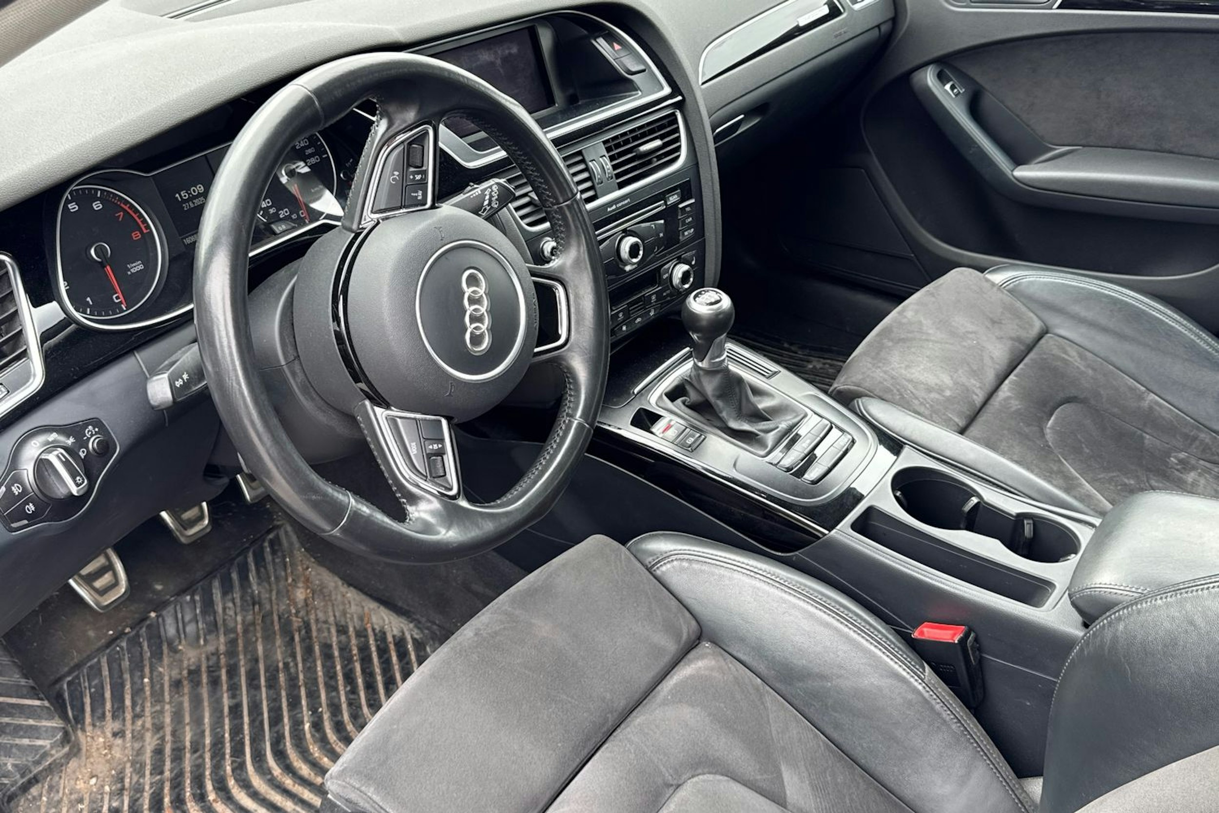 harmaa Audi A4 2015 kuva 3.