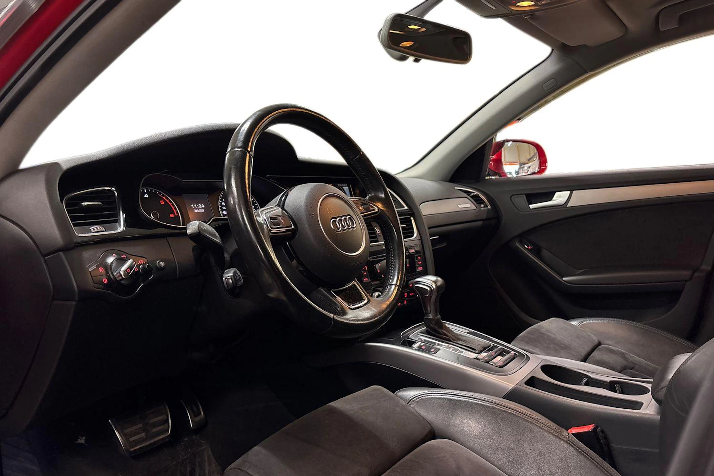 punainen Audi A4 2015 kuva 3.