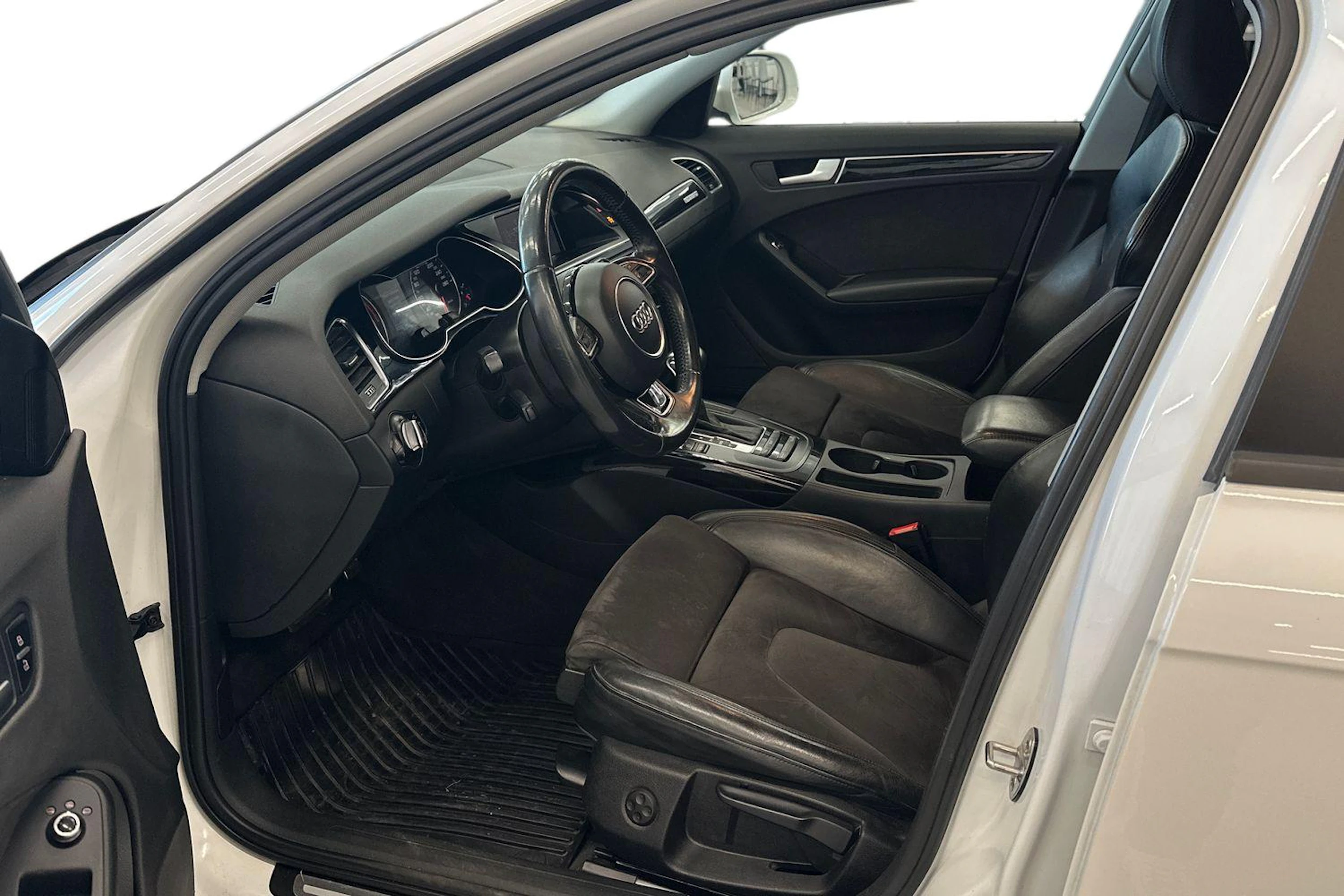valkoinen Audi A4 2015 kuva 3.