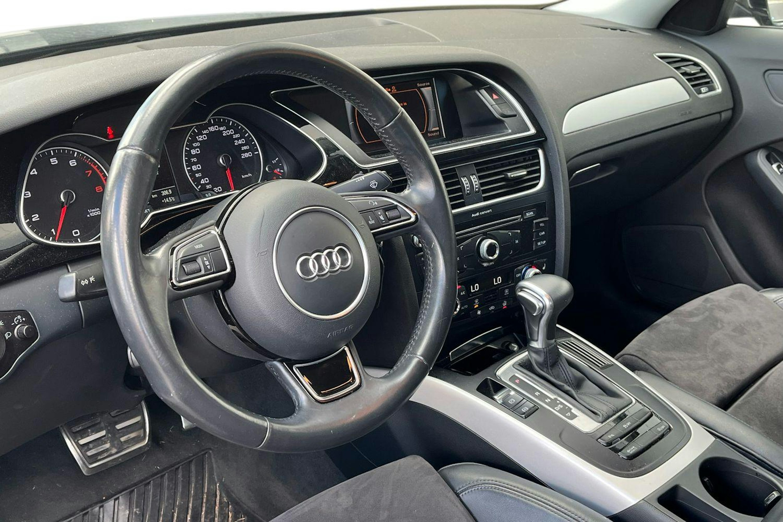 musta Audi A4 2015 kuva 3.