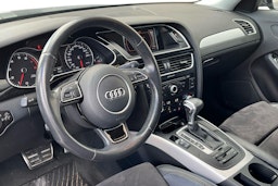 musta Audi A4 2015 kuva 3.