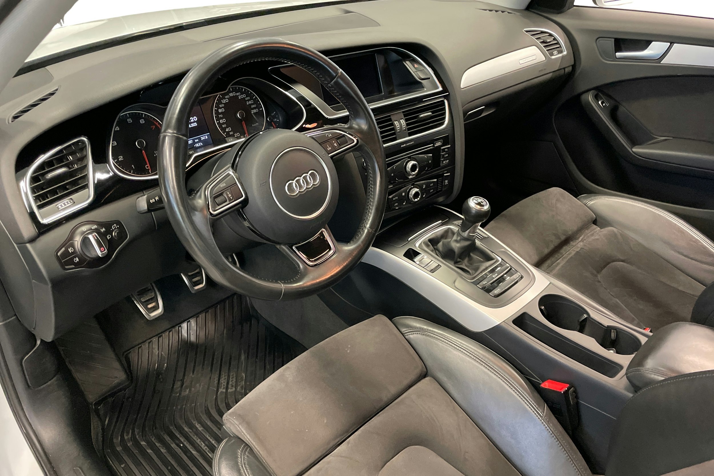 valkoinen Audi A4 2015 kuva 7.