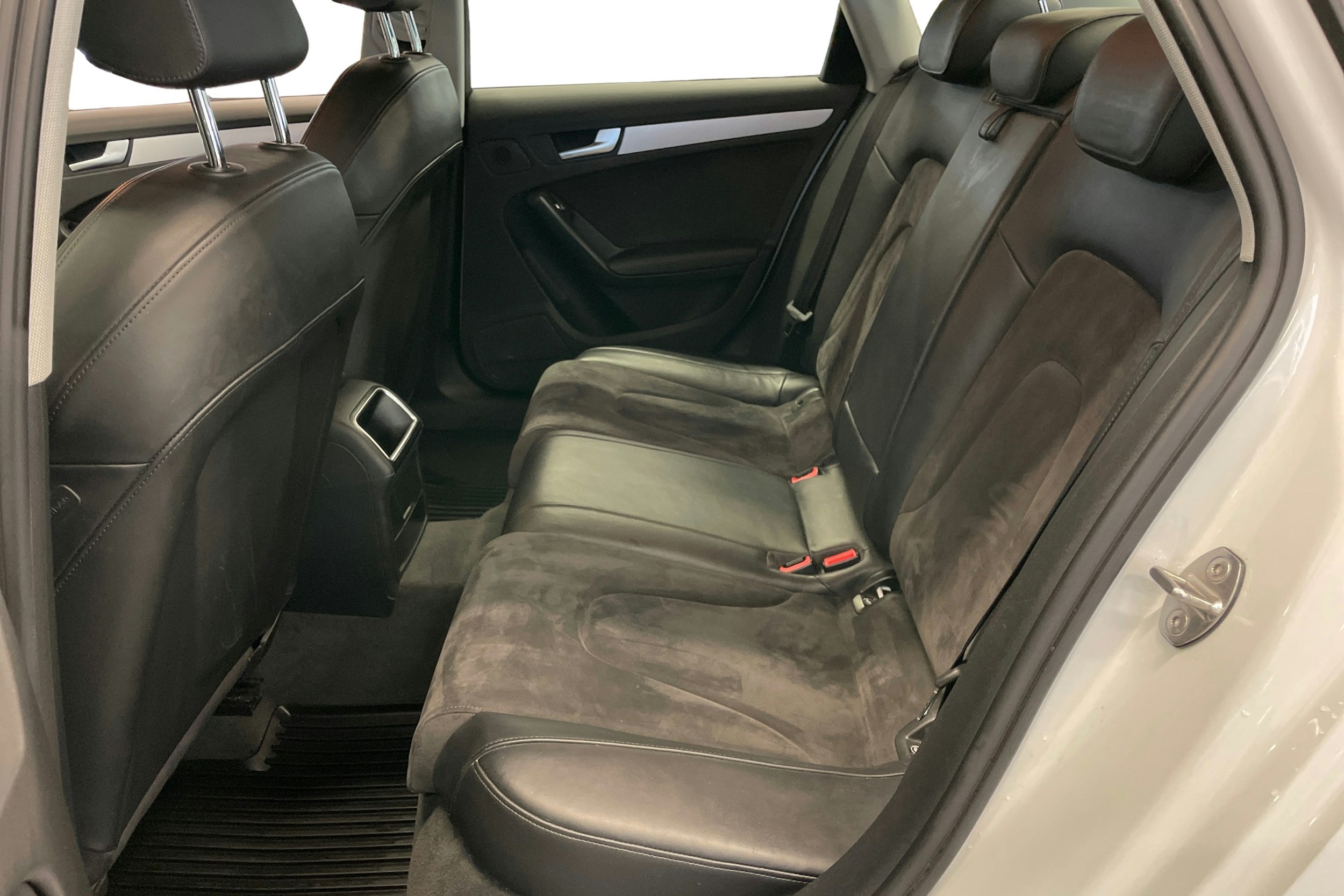valkoinen Audi A4 2015 kuva 10.