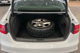 valkoinen Audi A4 2015 kuva 20.