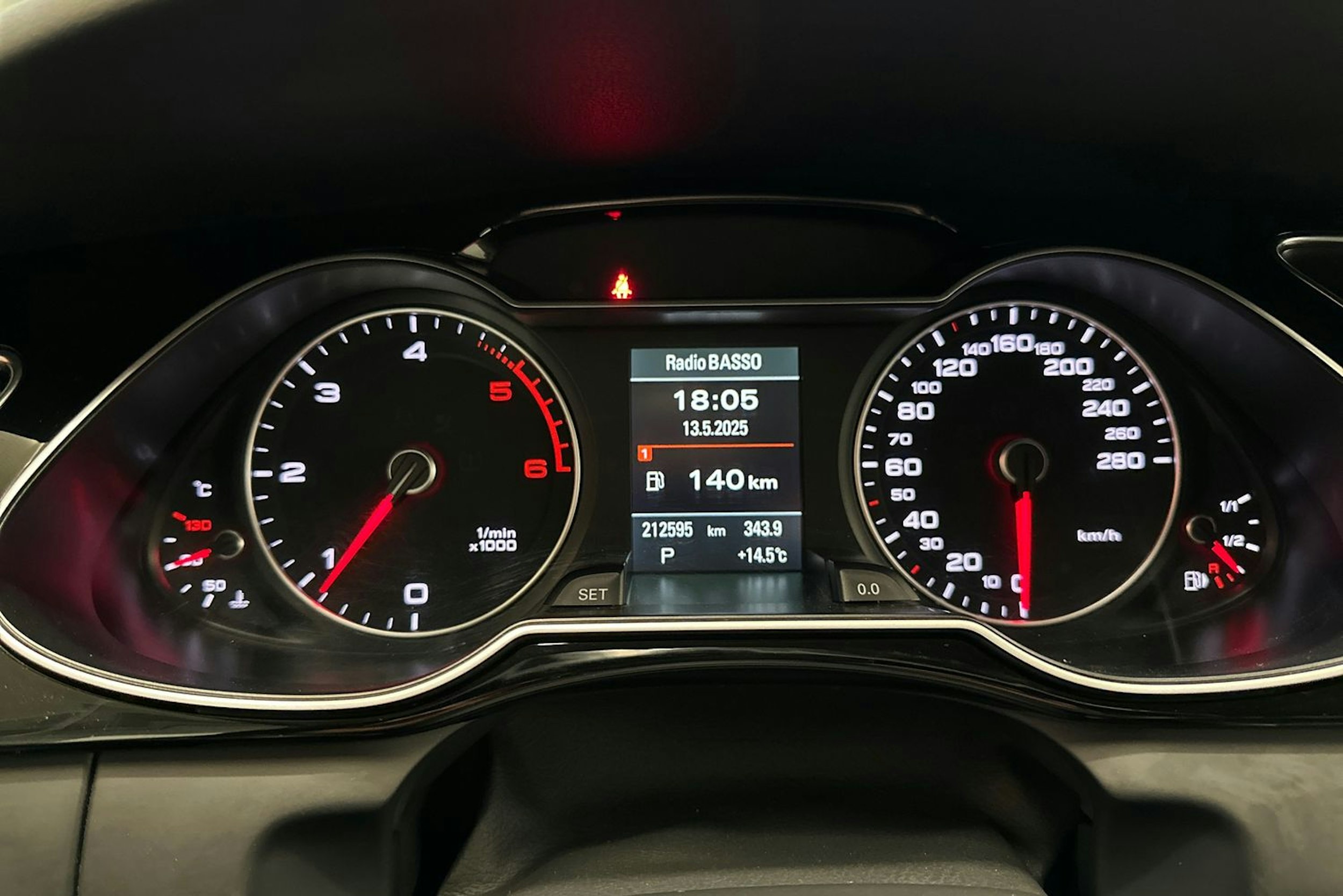 met. sininen Audi A4 2015 kuva 18.