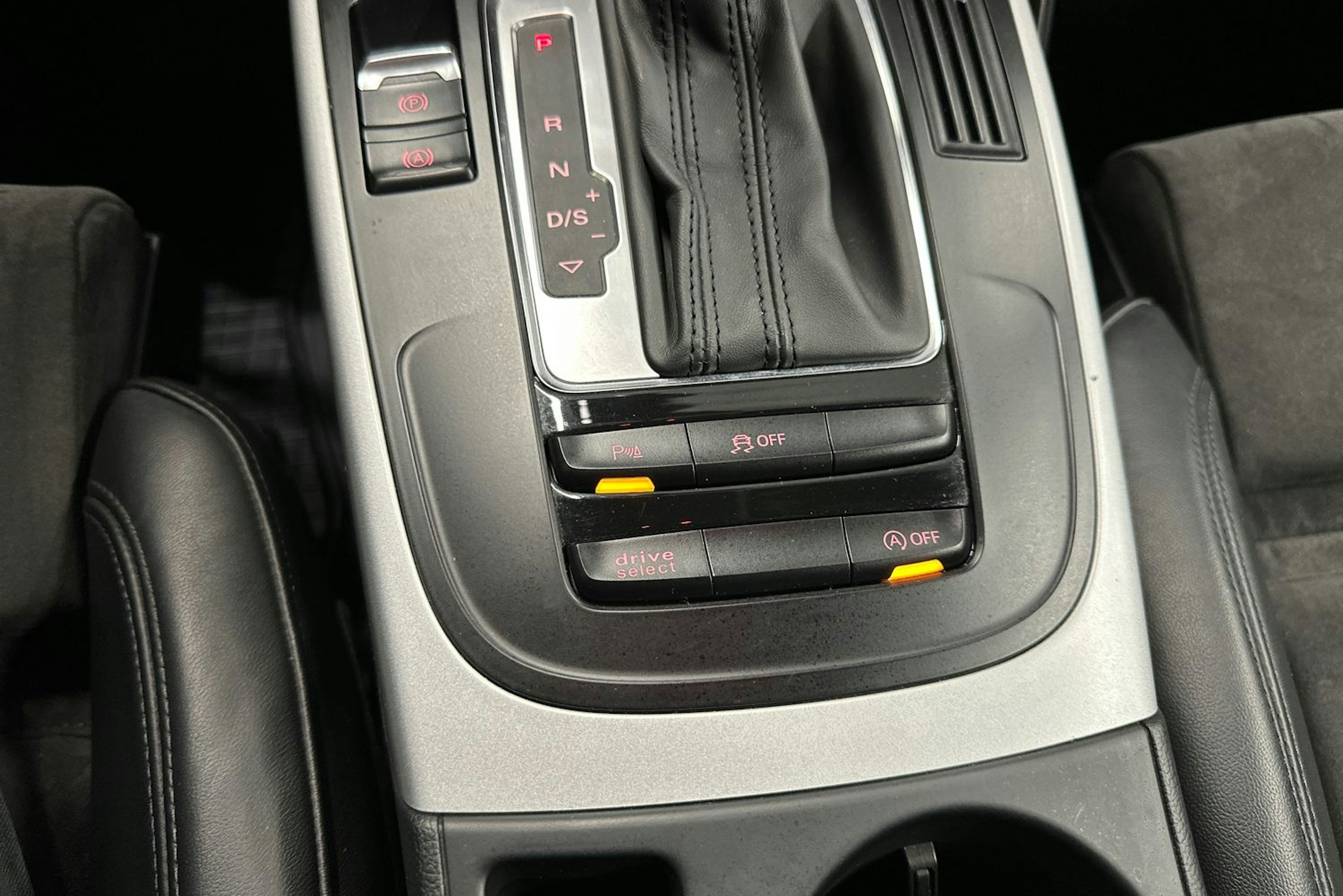 met. sininen Audi A4 2015 kuva 22.