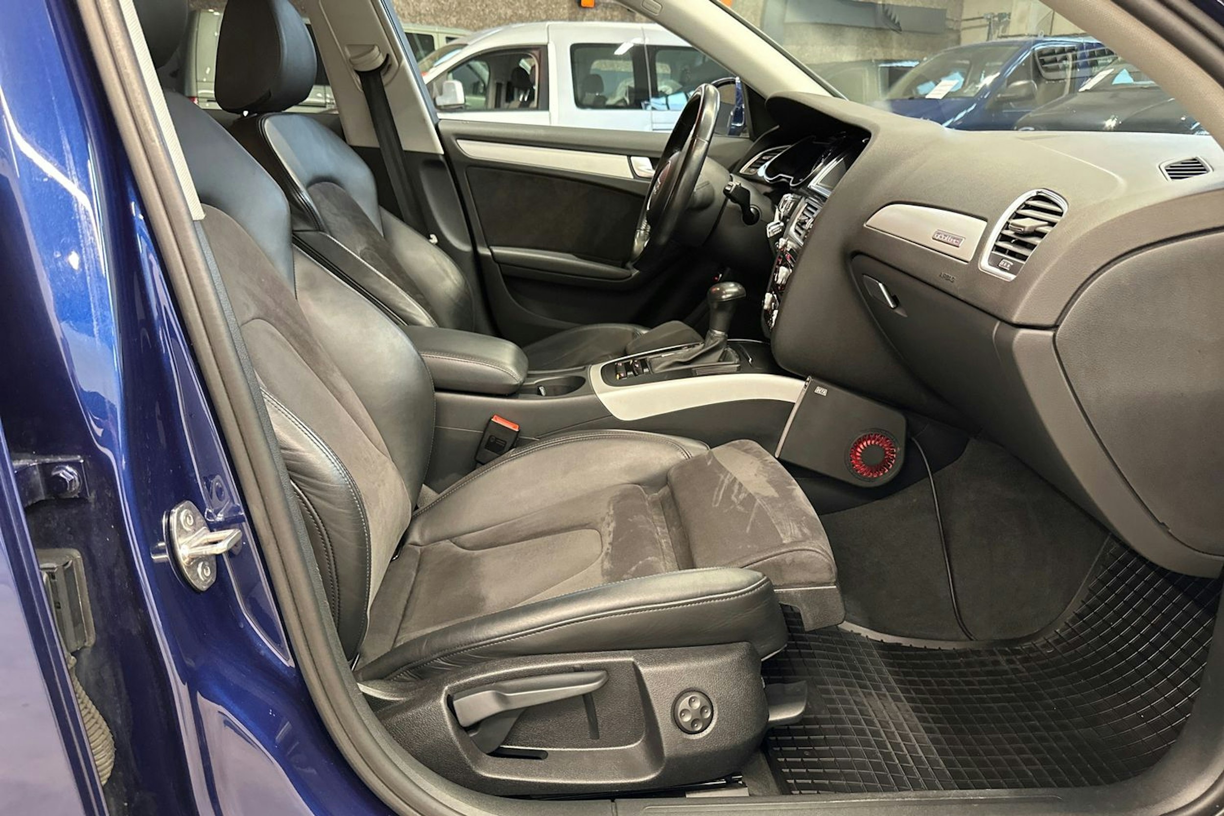 met. sininen Audi A4 2015 kuva 24.
