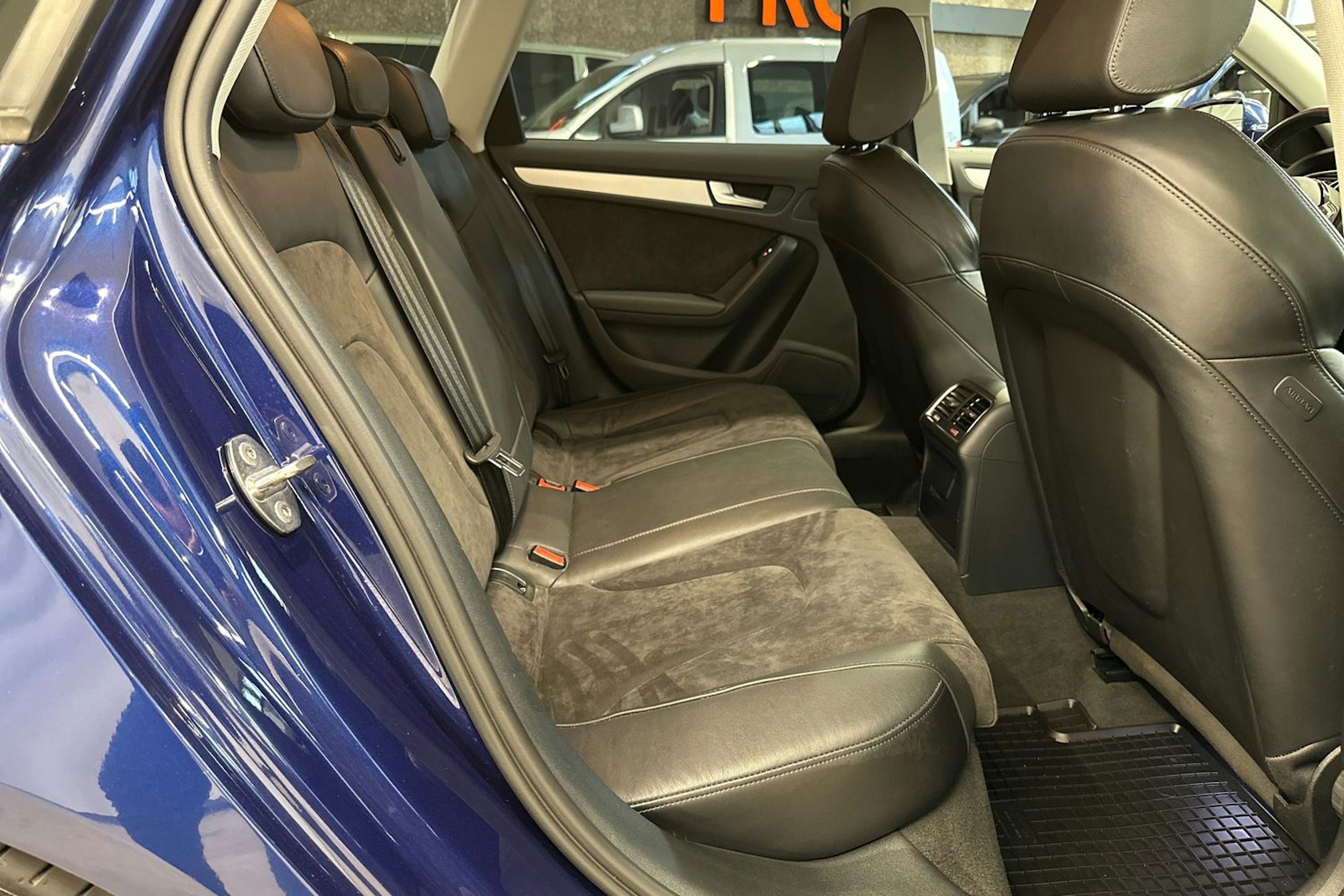 met. sininen Audi A4 2015 kuva 25.