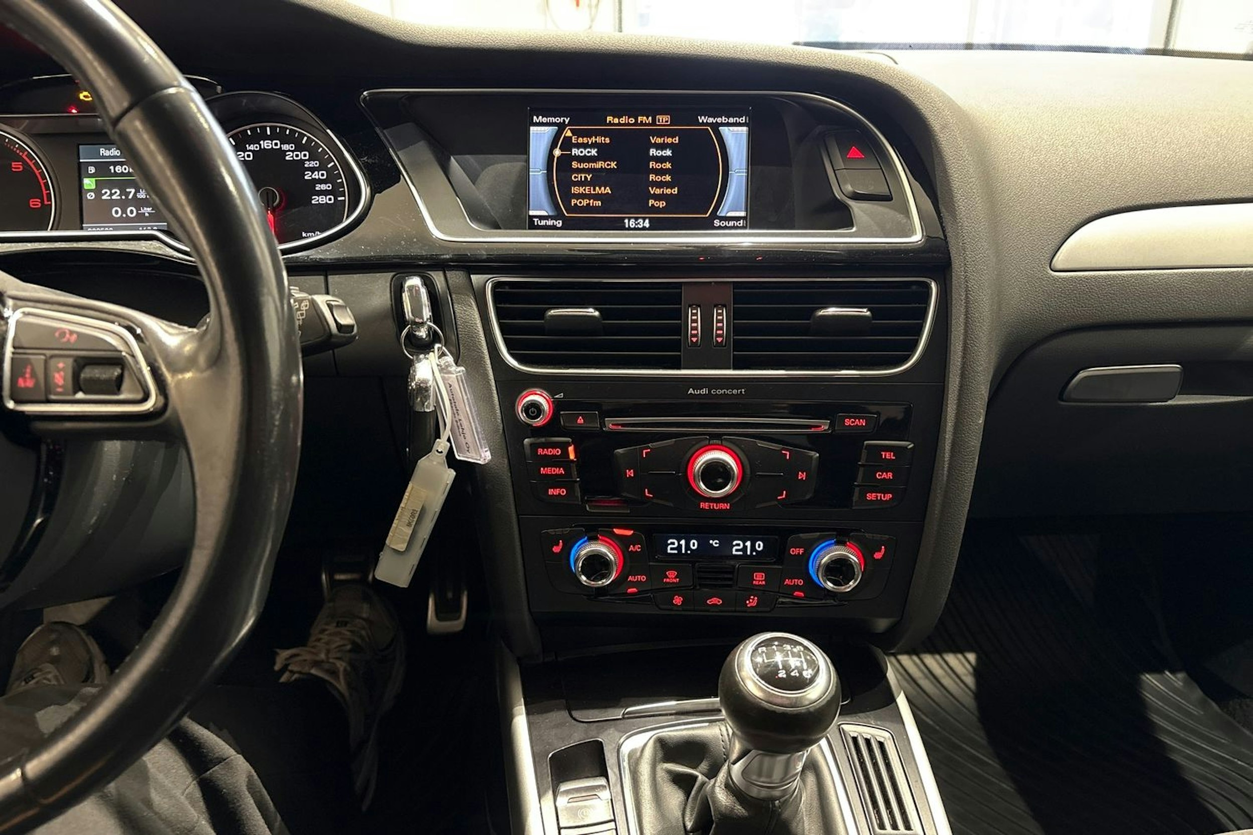 musta Audi A4 2015 kuva 15.