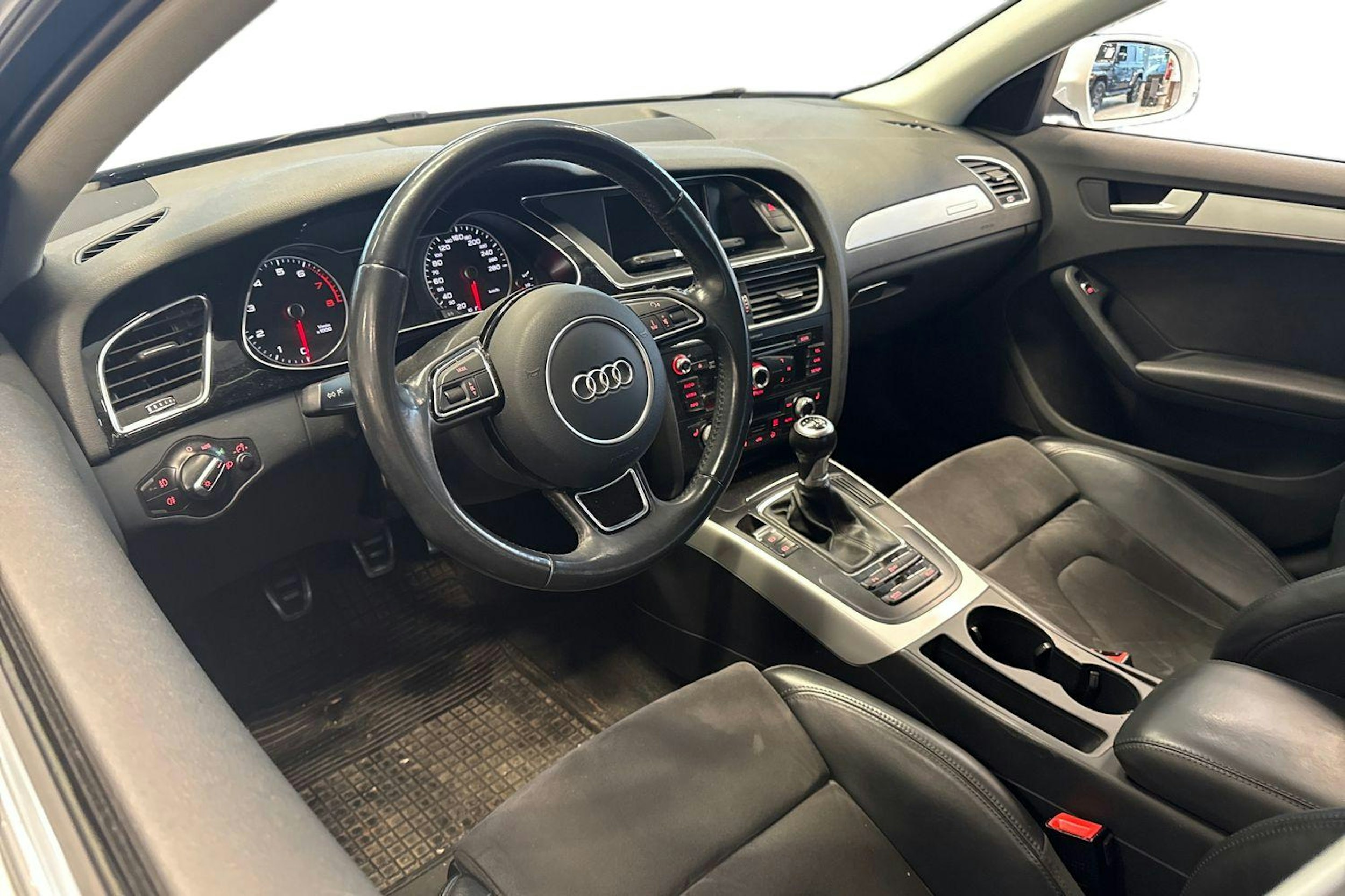 valkoinen Audi A4 2015 kuva 3.