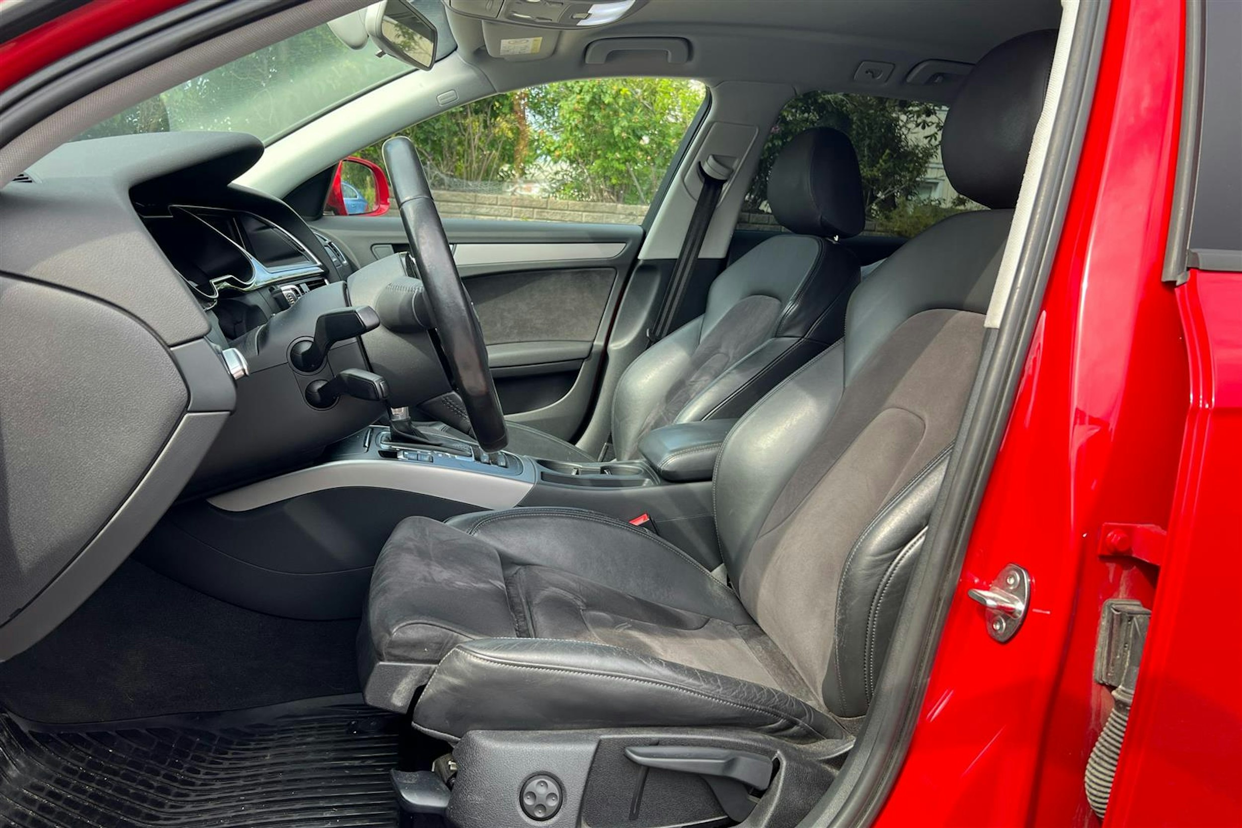 punainen Audi A4 2015 kuva 3.