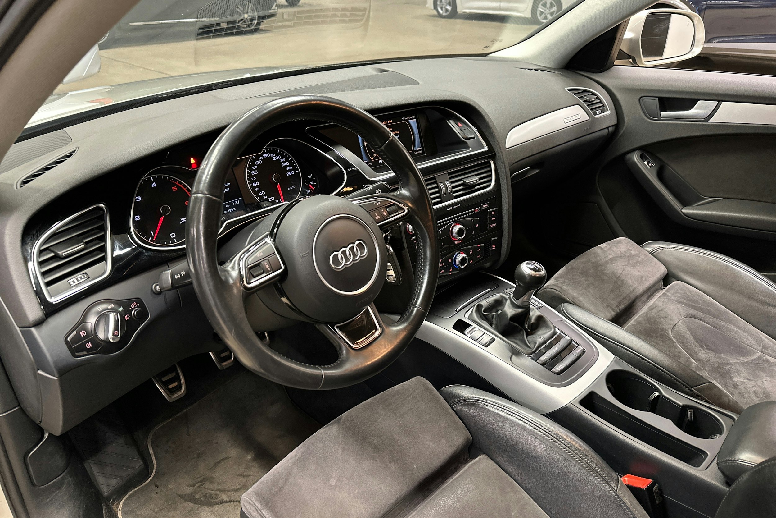 hopea Audi A4 2015 kuva 6.