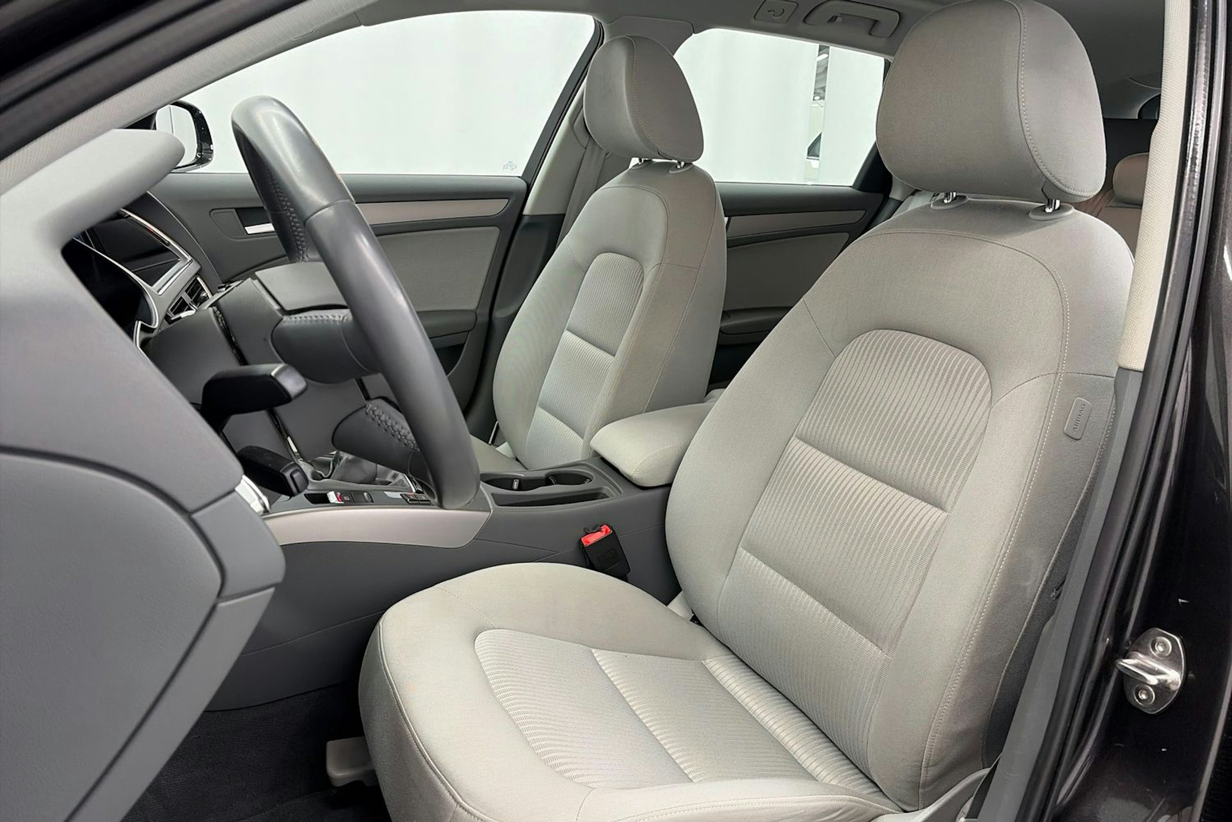 harmaa Audi A4 2015 kuva 16.