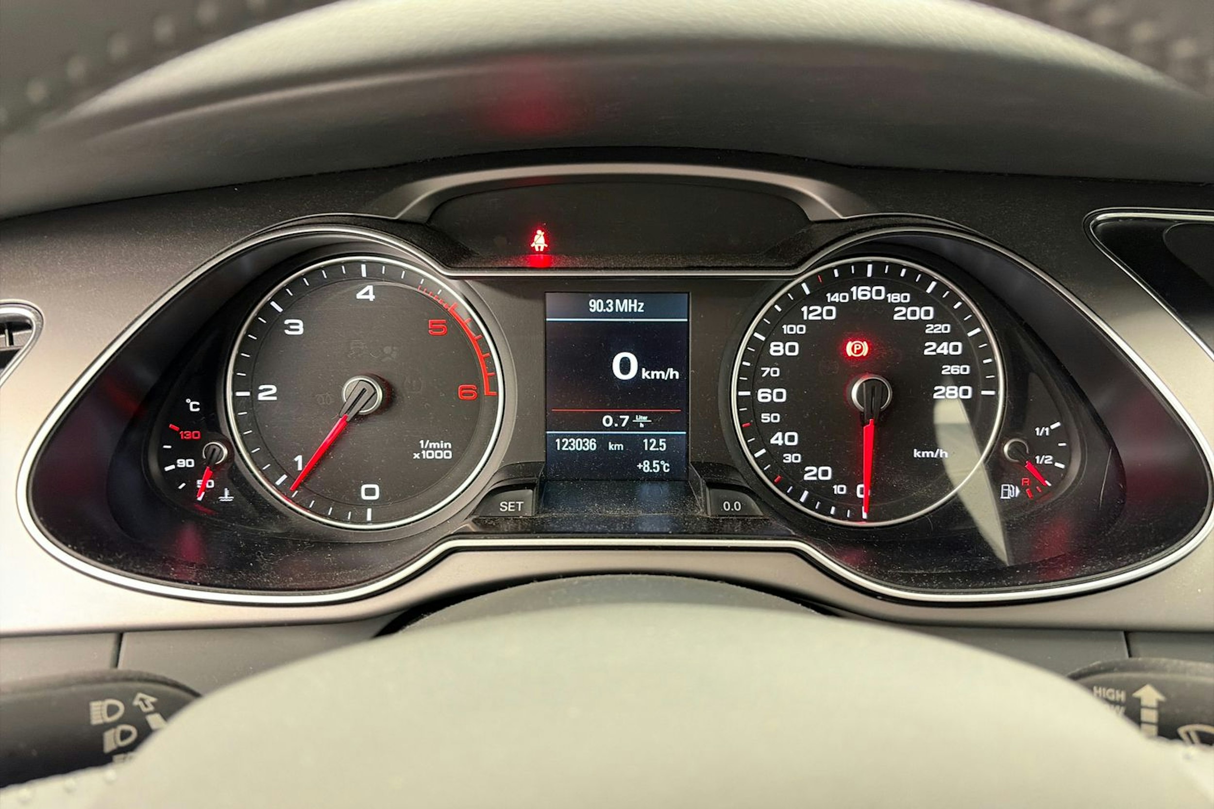 harmaa Audi A4 2015 kuva 17.