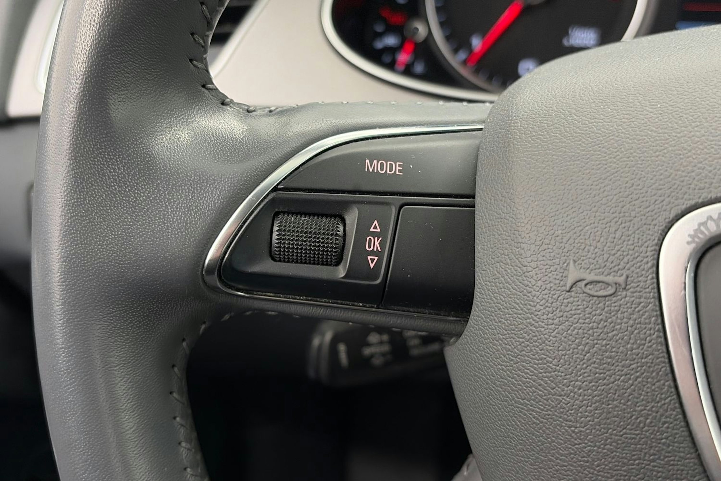 harmaa Audi A4 2015 kuva 18.