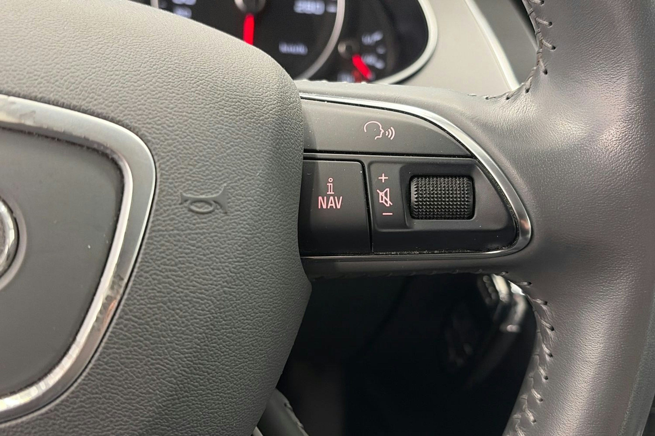 harmaa Audi A4 2015 kuva 19.