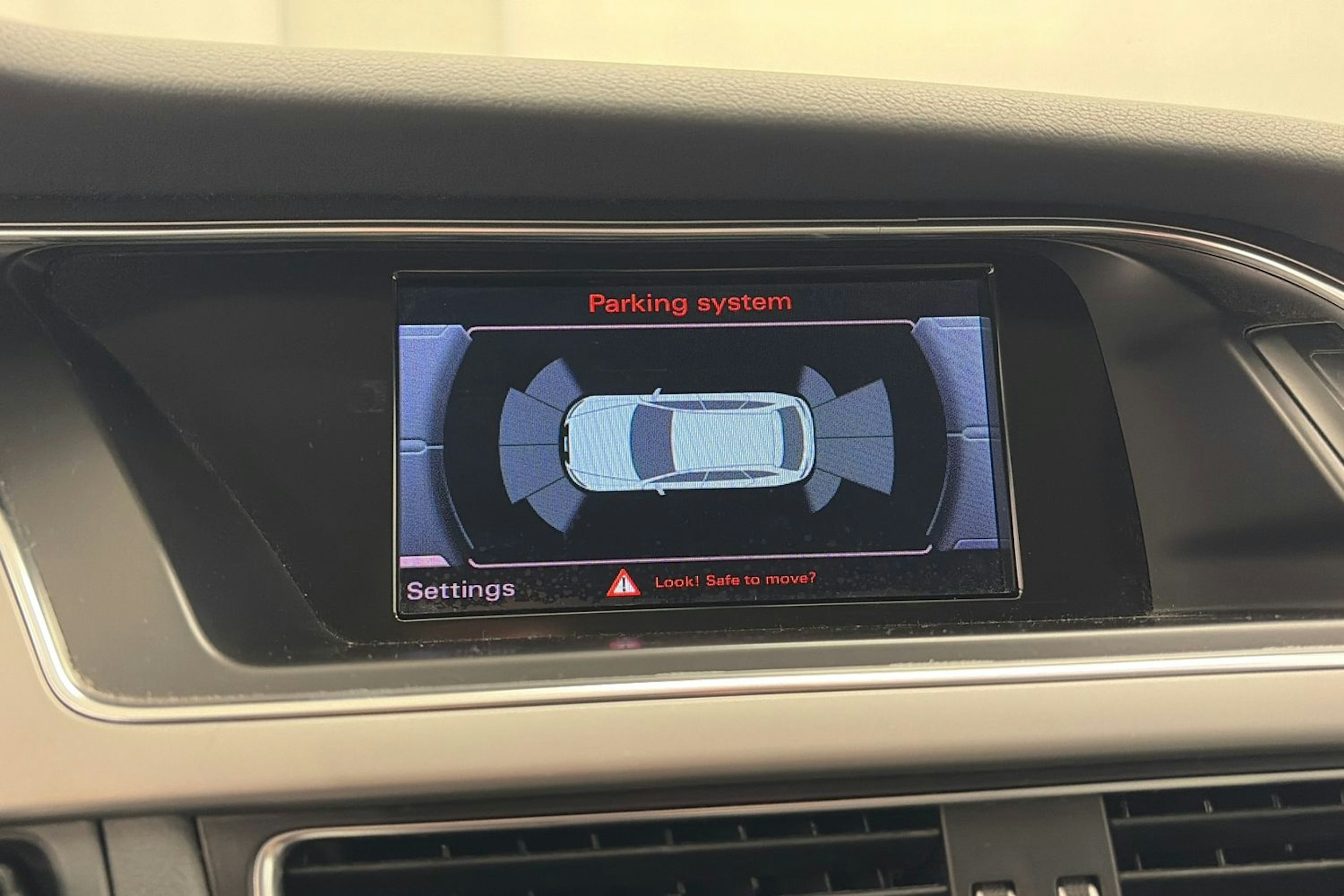 harmaa Audi A4 2015 kuva 22.