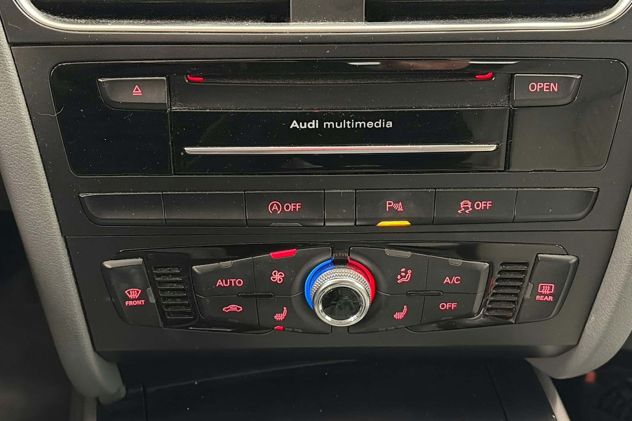 harmaa Audi A4 2015 kuva 23.