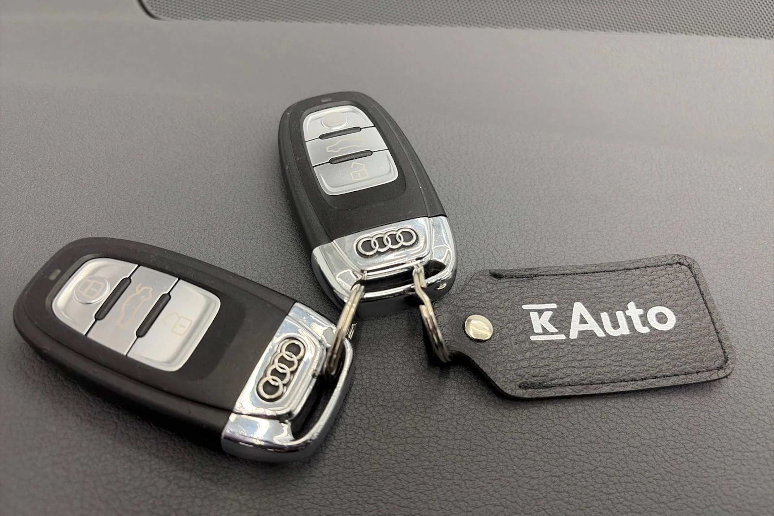 Harmaa Audi A4 2015 kuva 28.