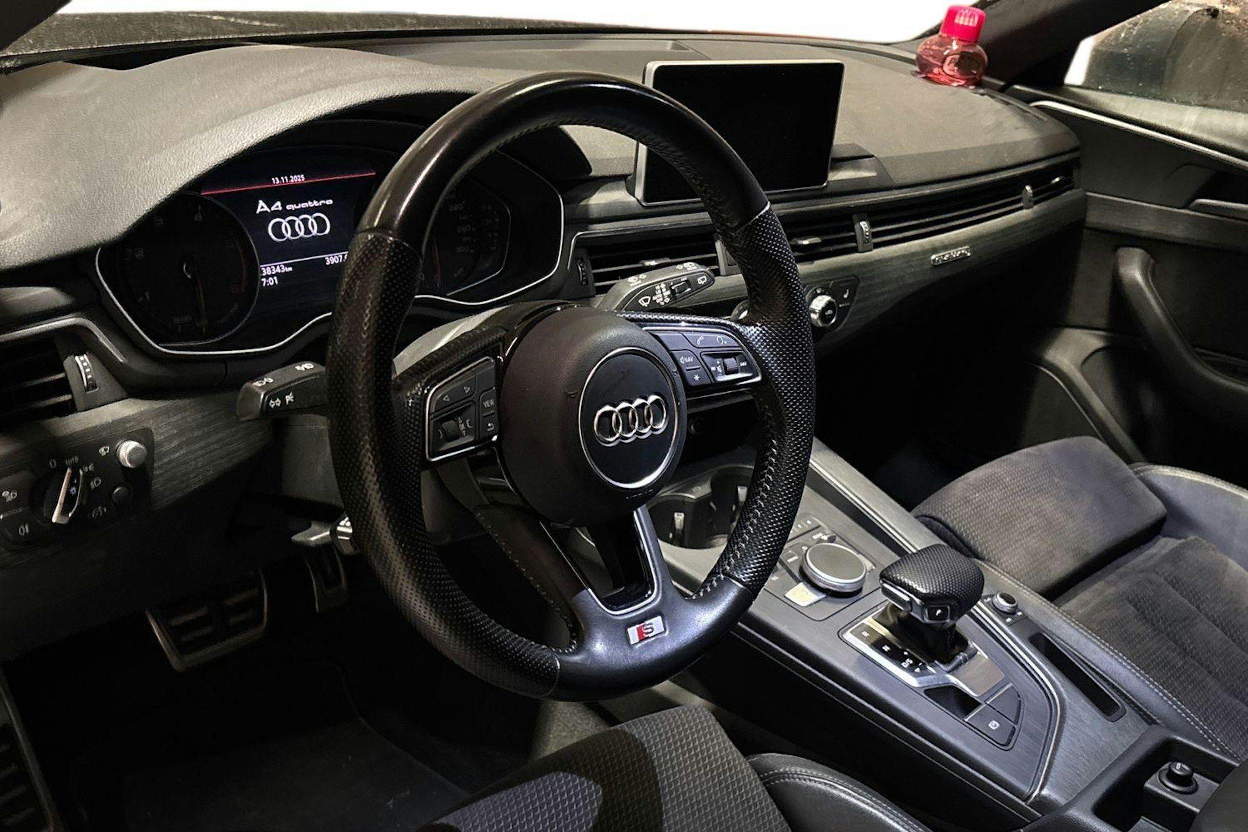 Harmaa Audi A4 2016 kuva 3.