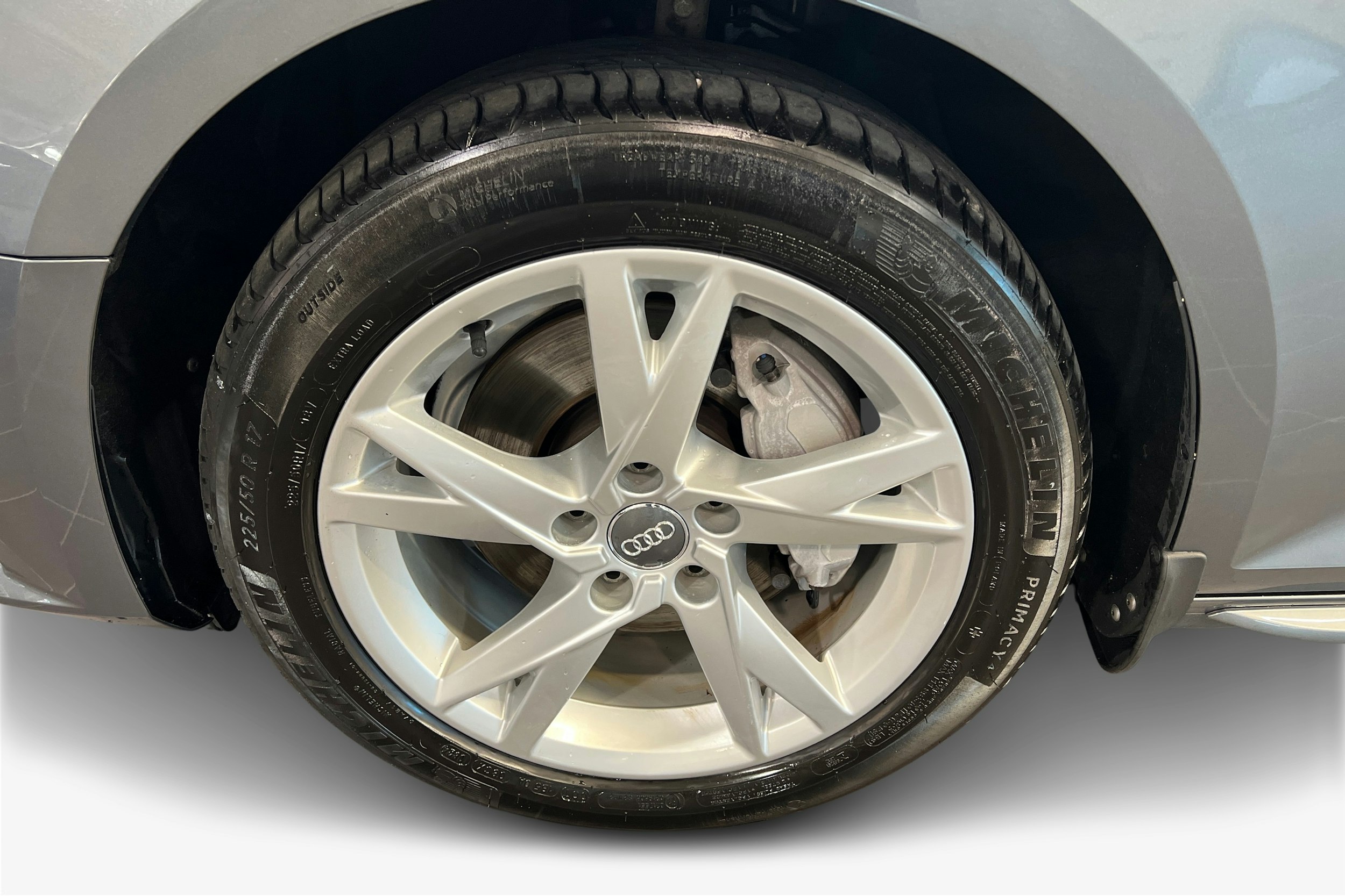 harmaa Audi A4 2016 kuva 11.