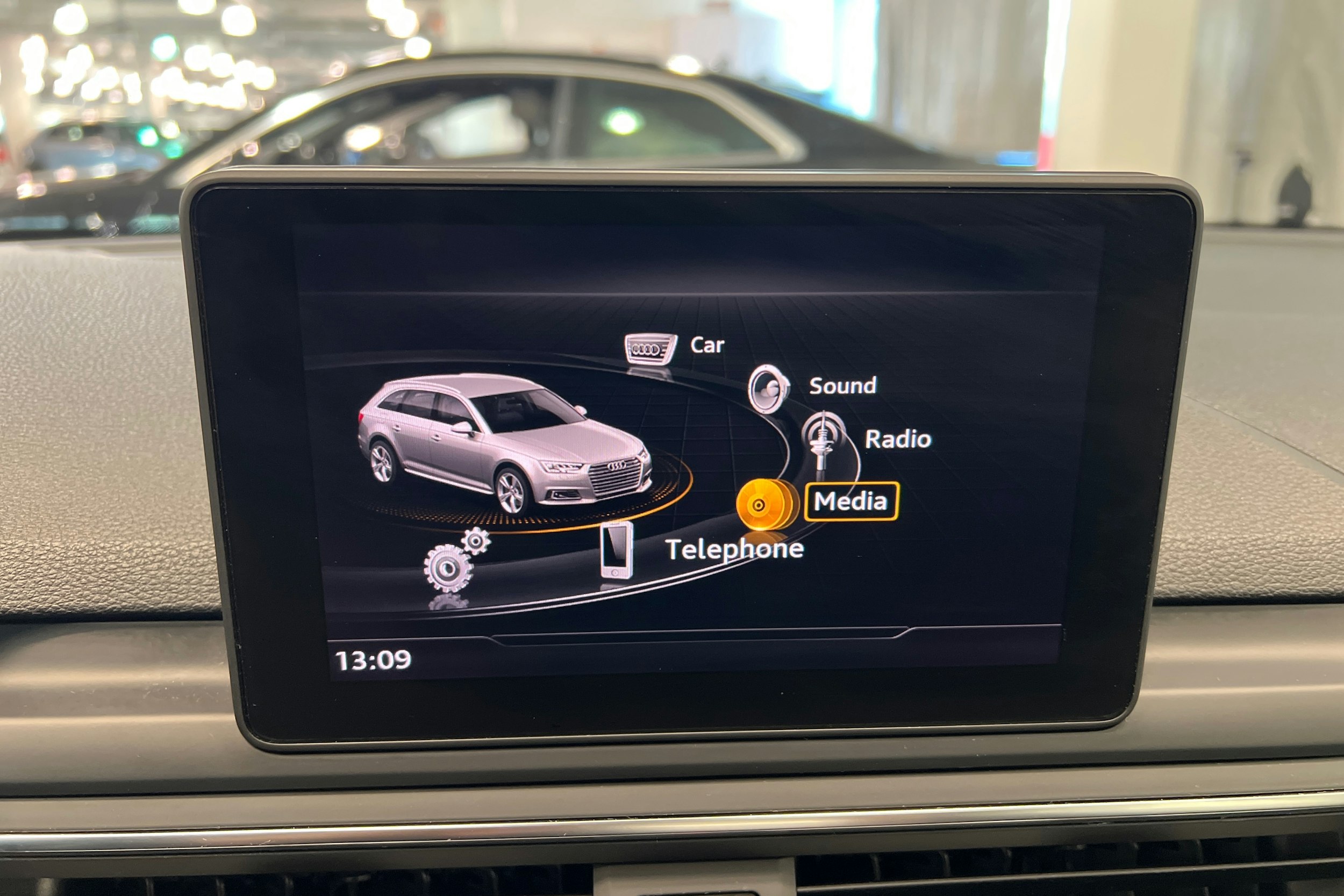 harmaa Audi A4 2016 kuva 21.