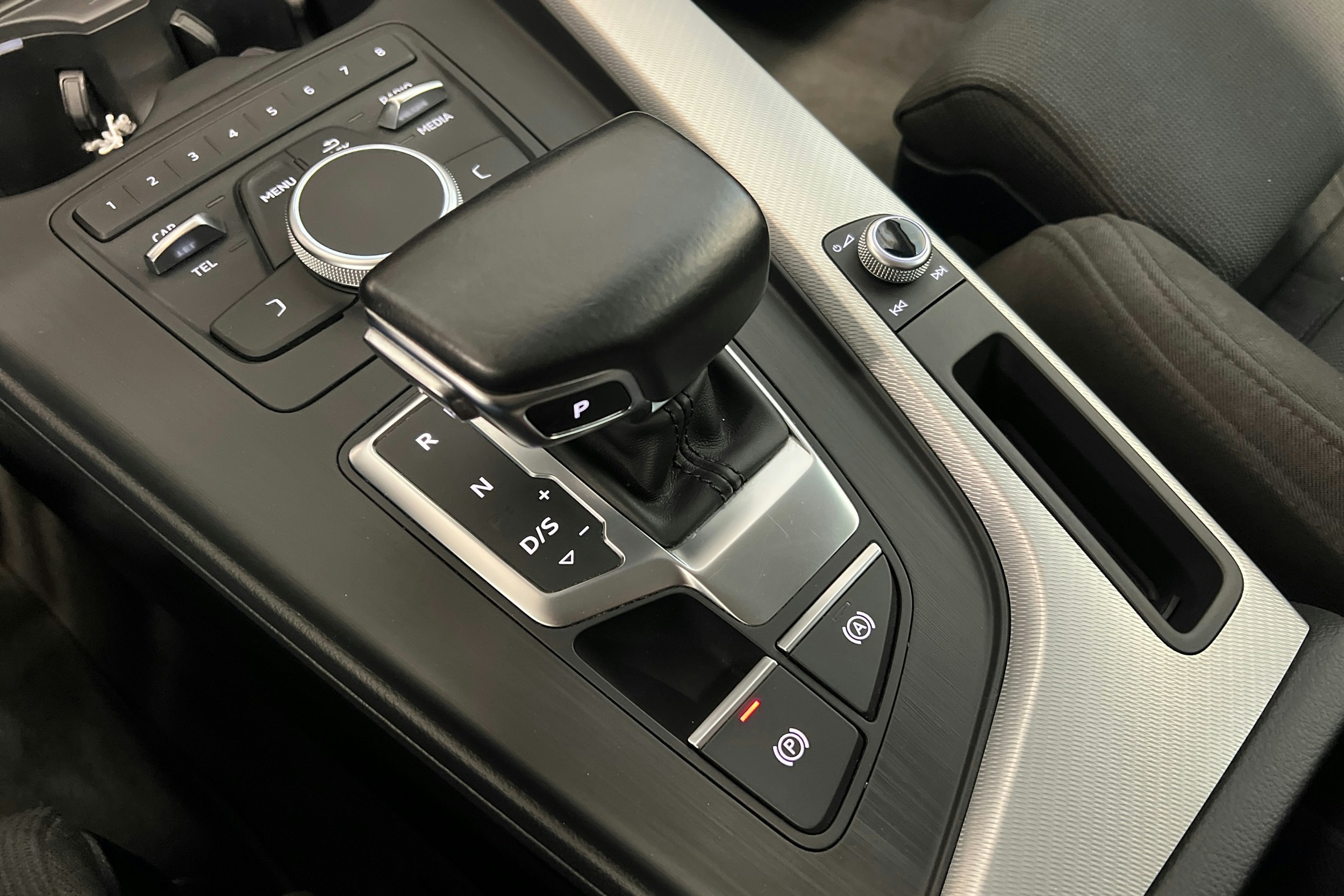 harmaa Audi A4 2016 kuva 24.