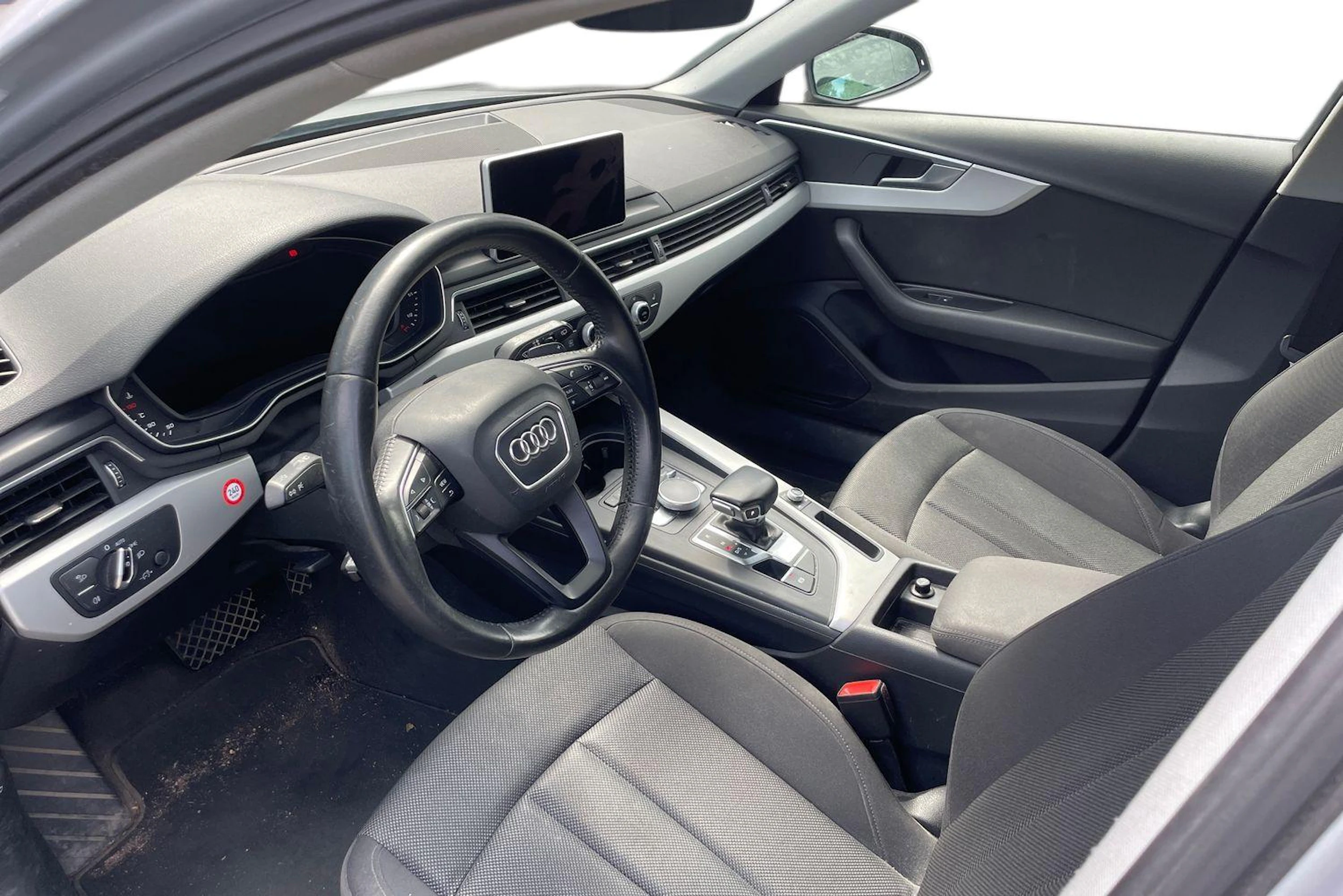 harmaa Audi A4 2016 kuva 3.