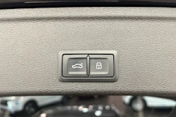 Sininen Audi A4 2016 kuva 12.