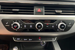 Sininen Audi A4 2016 kuva 13.