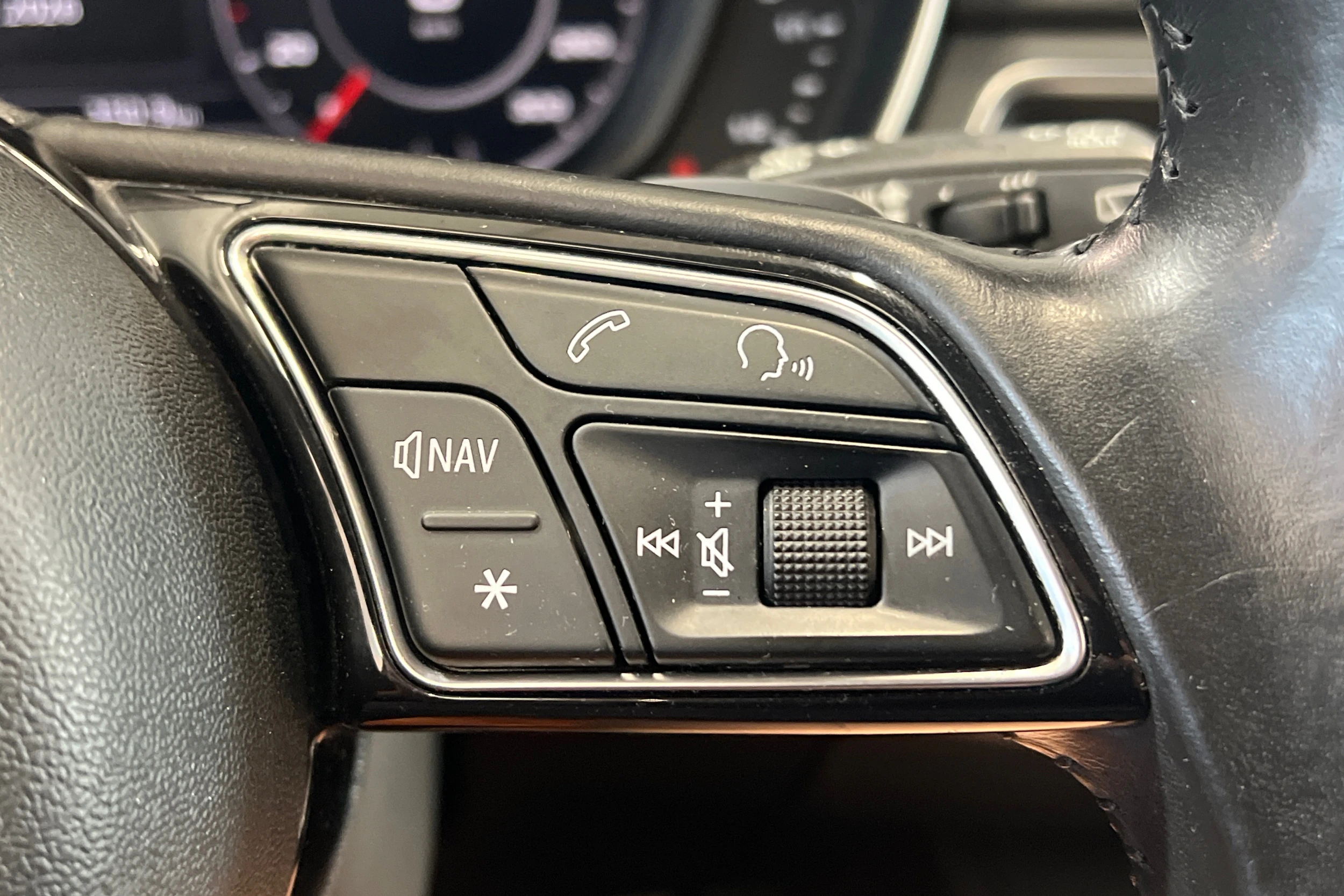 Sininen Audi A4 2016 kuva 15.