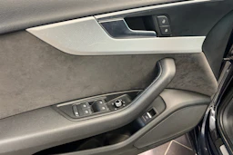 Sininen Audi A4 2016 kuva 19.