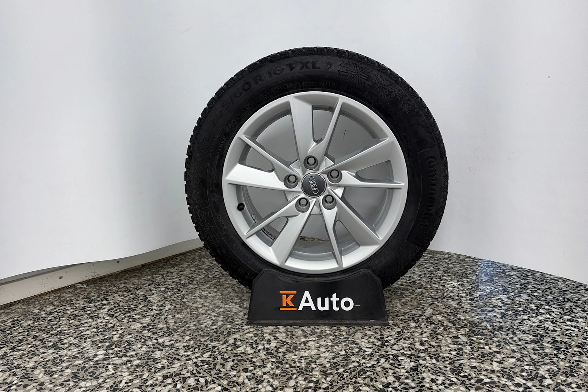 valkoinen Audi A4 2016 kuva 10.