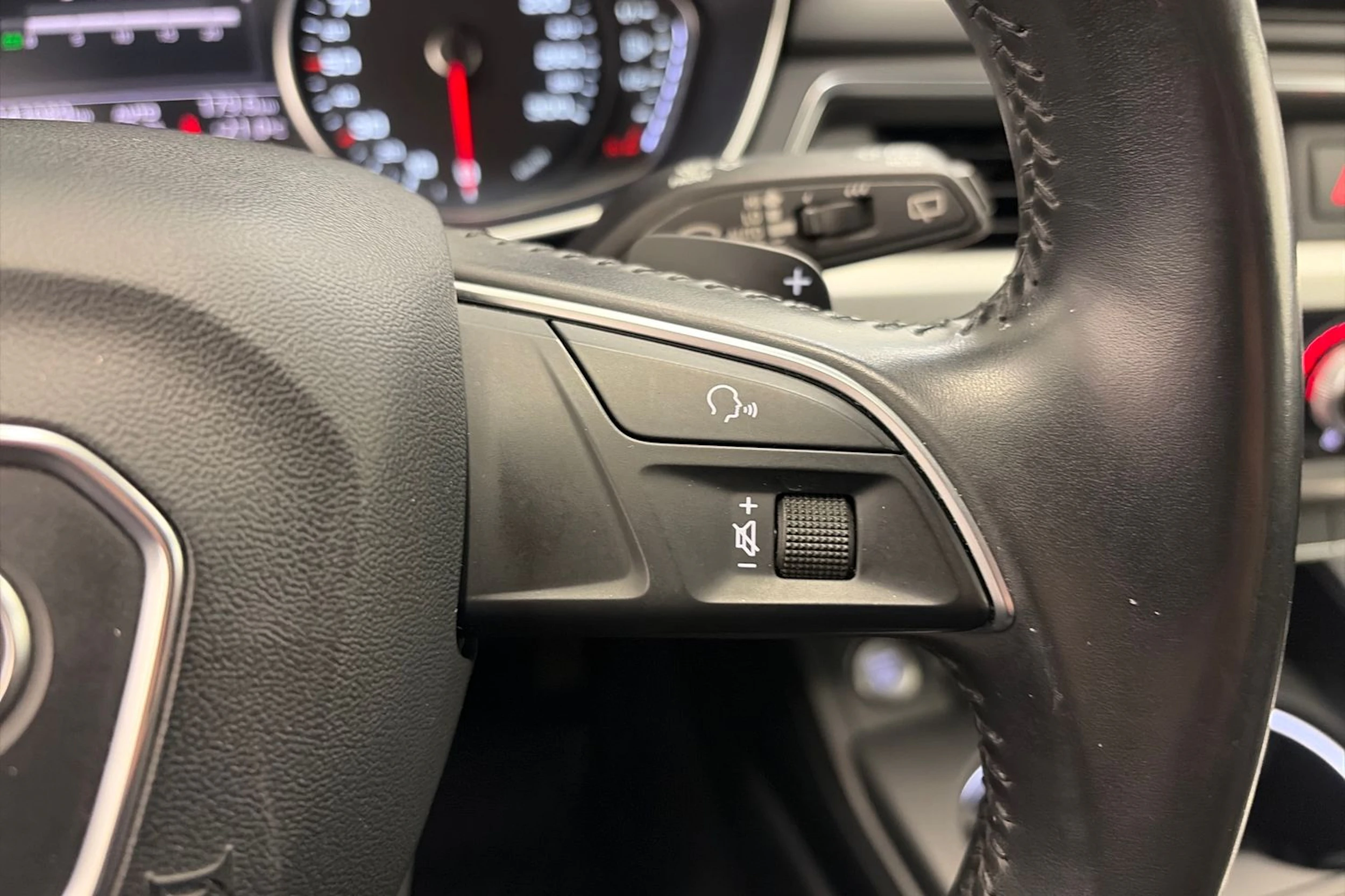 valkoinen Audi A4 2016 kuva 16.